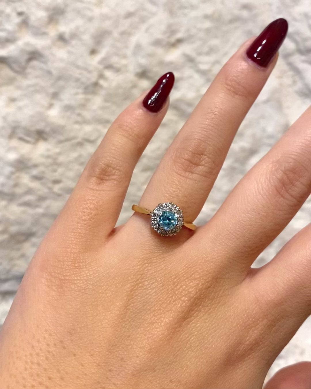Bague Marguerite Zircon Bleu 0.90 carat &amp; Diamants "Amina"