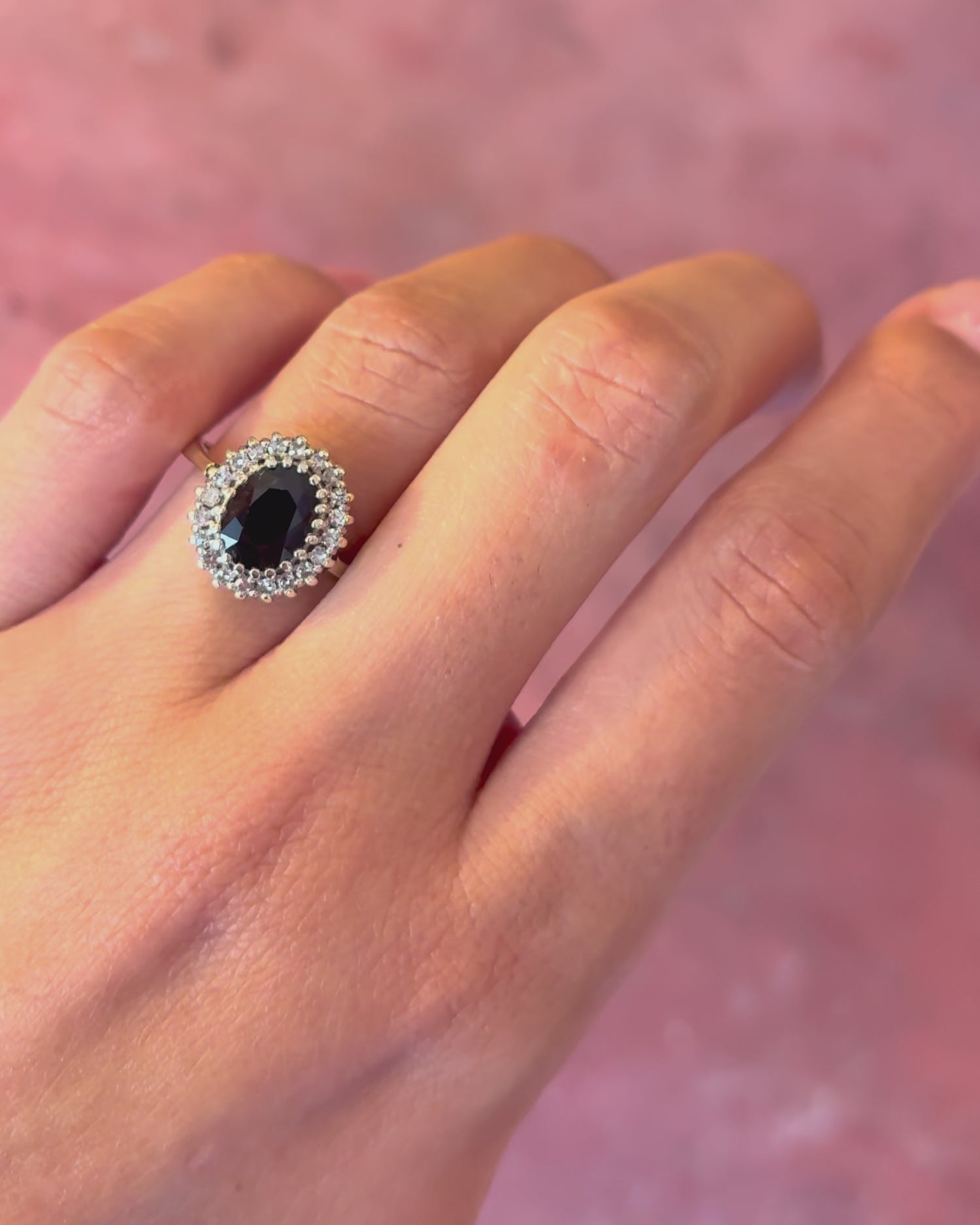 Anillo Marguerite de zafiro de 2.45 quilates y diamantes de 0.40 quilates «Johanna»
