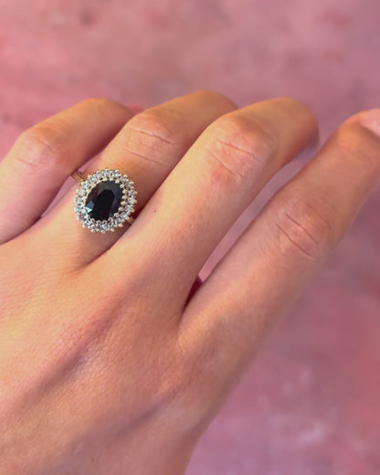 Anillo Marguerite de zafiro de 2.45 quilates y diamantes de 0.40 quilates «Johanna»