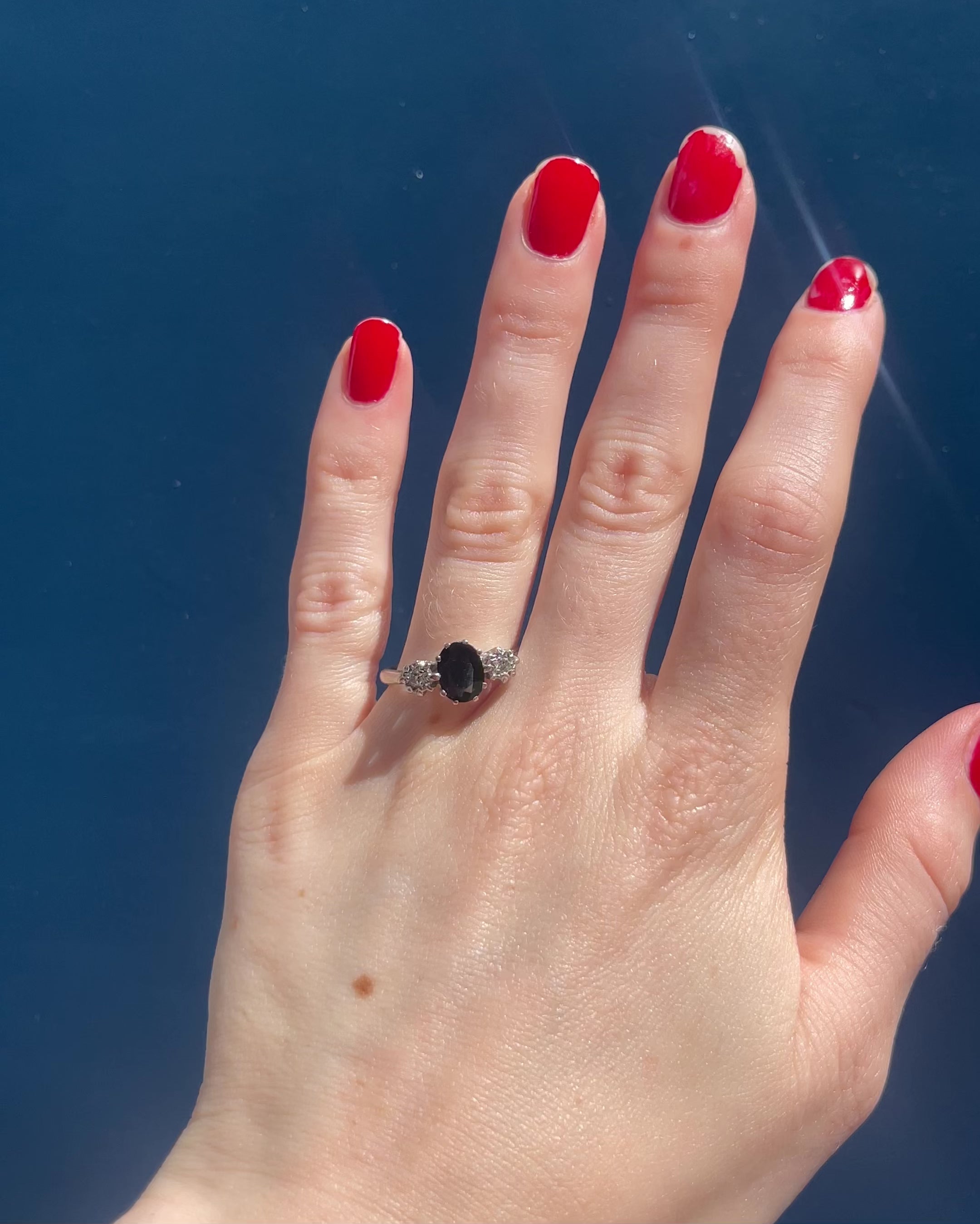 Anillo Trilogía Zafiro 1.15 quilates y Diamantes "Nayda"