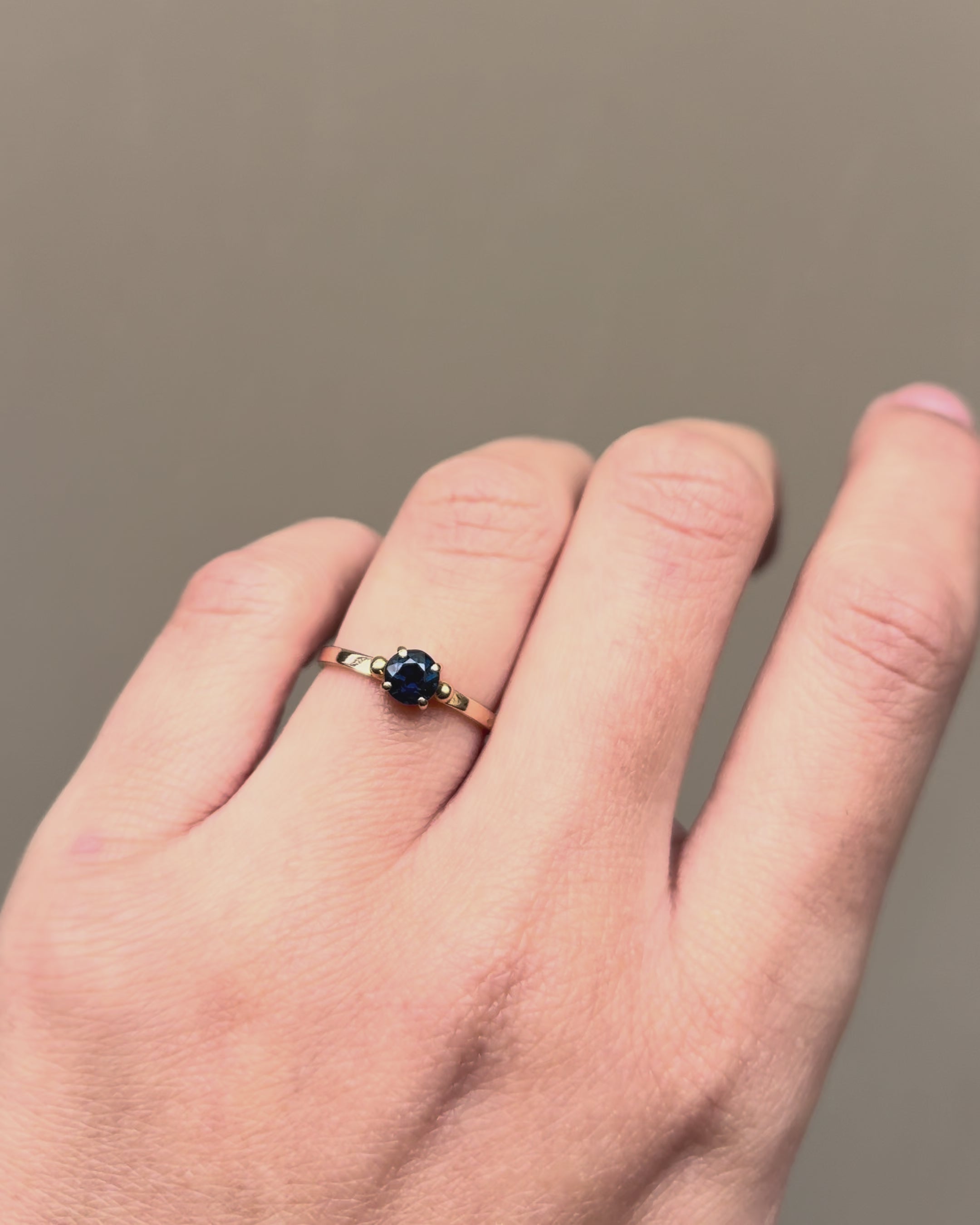 Anillo solitario zafiro 0.55 quilates &quot;Emna&quot;