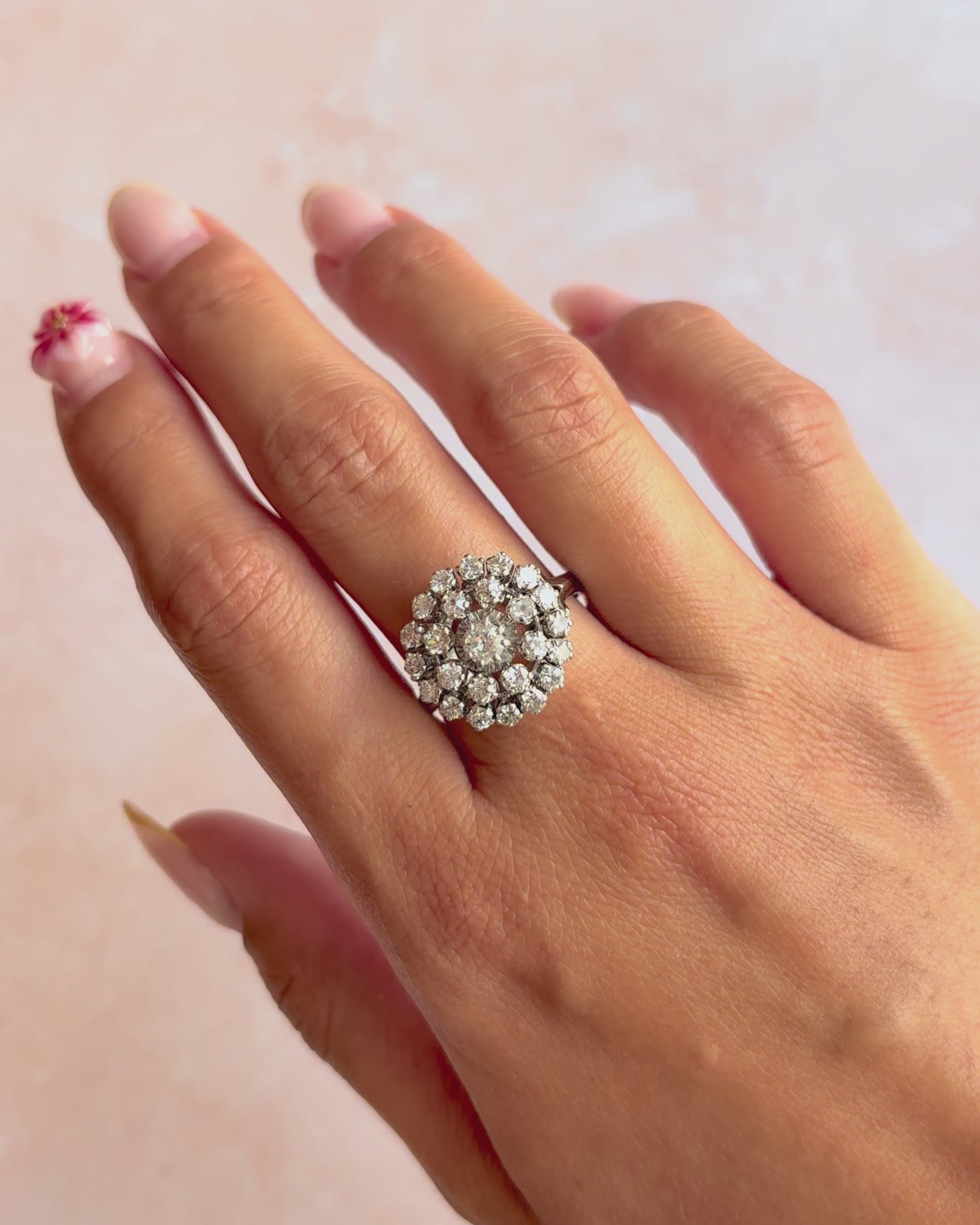 Bague Marguerite Diamants 1.56 carat, Or gris &amp; Platine 6g "Vera"