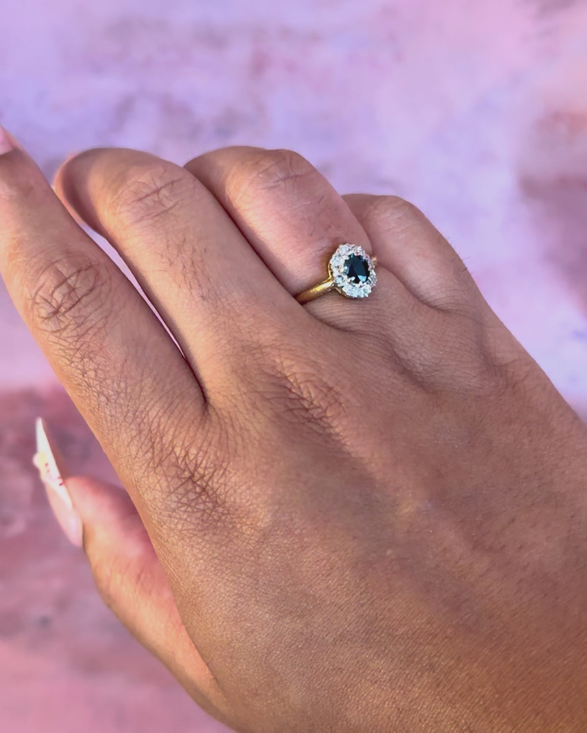 Anillo margarita de zafiro azul verdoso y diamantes «Paola»