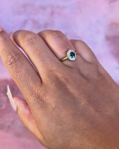 Anillo margarita de zafiro azul verdoso y diamantes «Paola»
