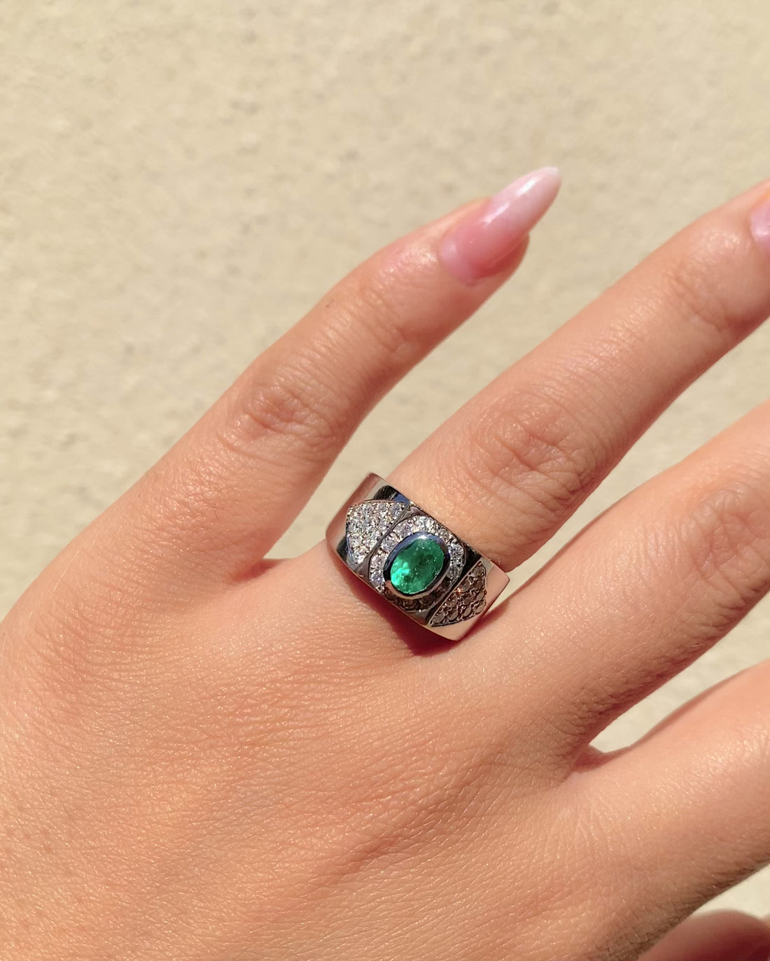 Bague Jonc Emeraude &amp; 32 Diamants &quot;Mélisse&quot;