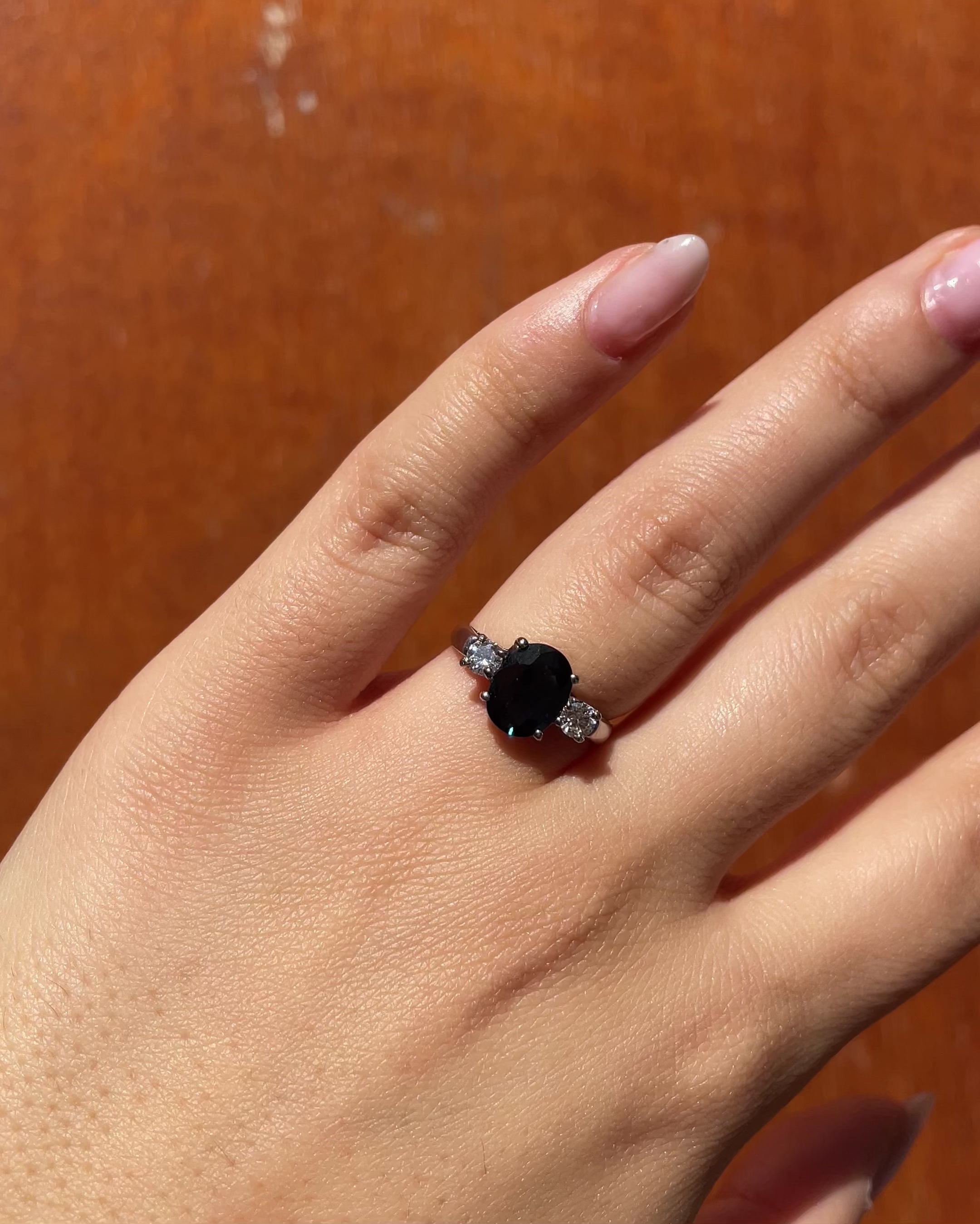 Anillo Trilogía Zafiro 1.90 quilates y Diamantes “Daria”