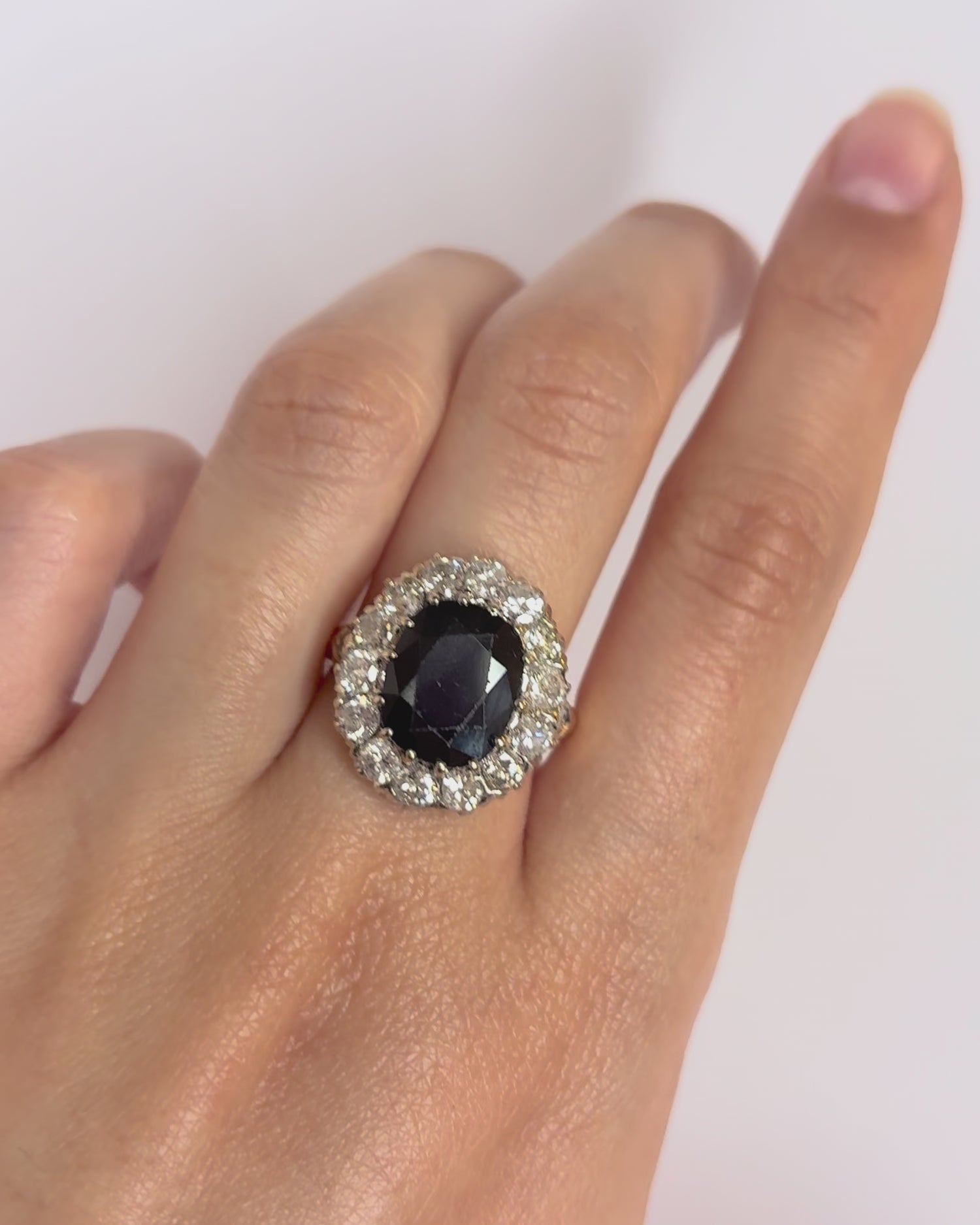 Bague Marguerite Saphir 5.50 carats &amp; Diamants 1.50 carat "Charlotte"