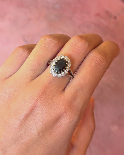 Anillo Margarita de zafiro de 2.50 quilates y diamantes de 0.98 quilates, 6,83 g «Jessica»