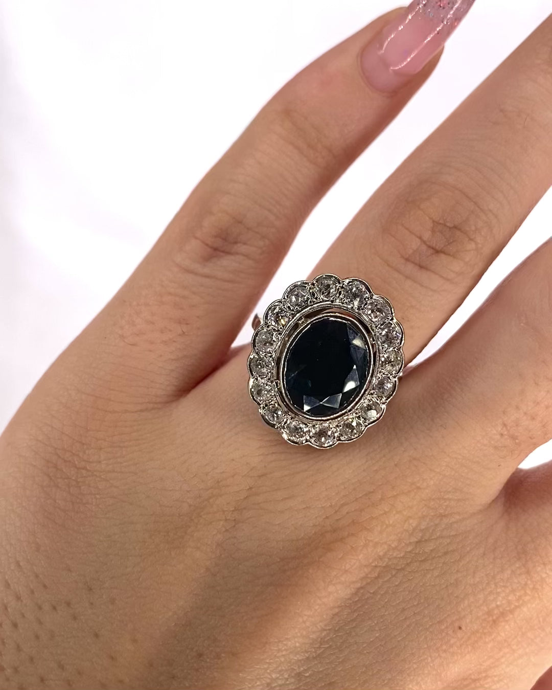 Anillo Margarita Zafiro 4.65 quilates y Diamantes 1.28 quilates "Elina"