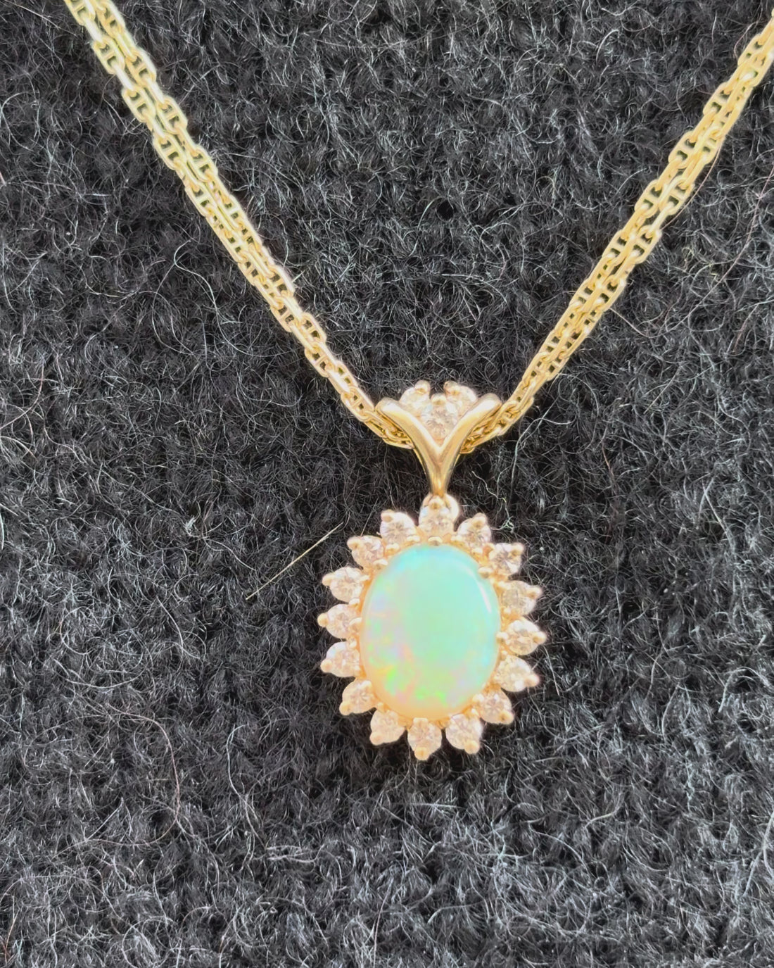Pendentif Marguerite Opale 0.88 carat &amp; Diamants 0.21 carat &quot;Livia&quot;