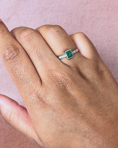 Anillo Solitario Esmeralda 0,80 quilates y Diamantes "Abigaël"