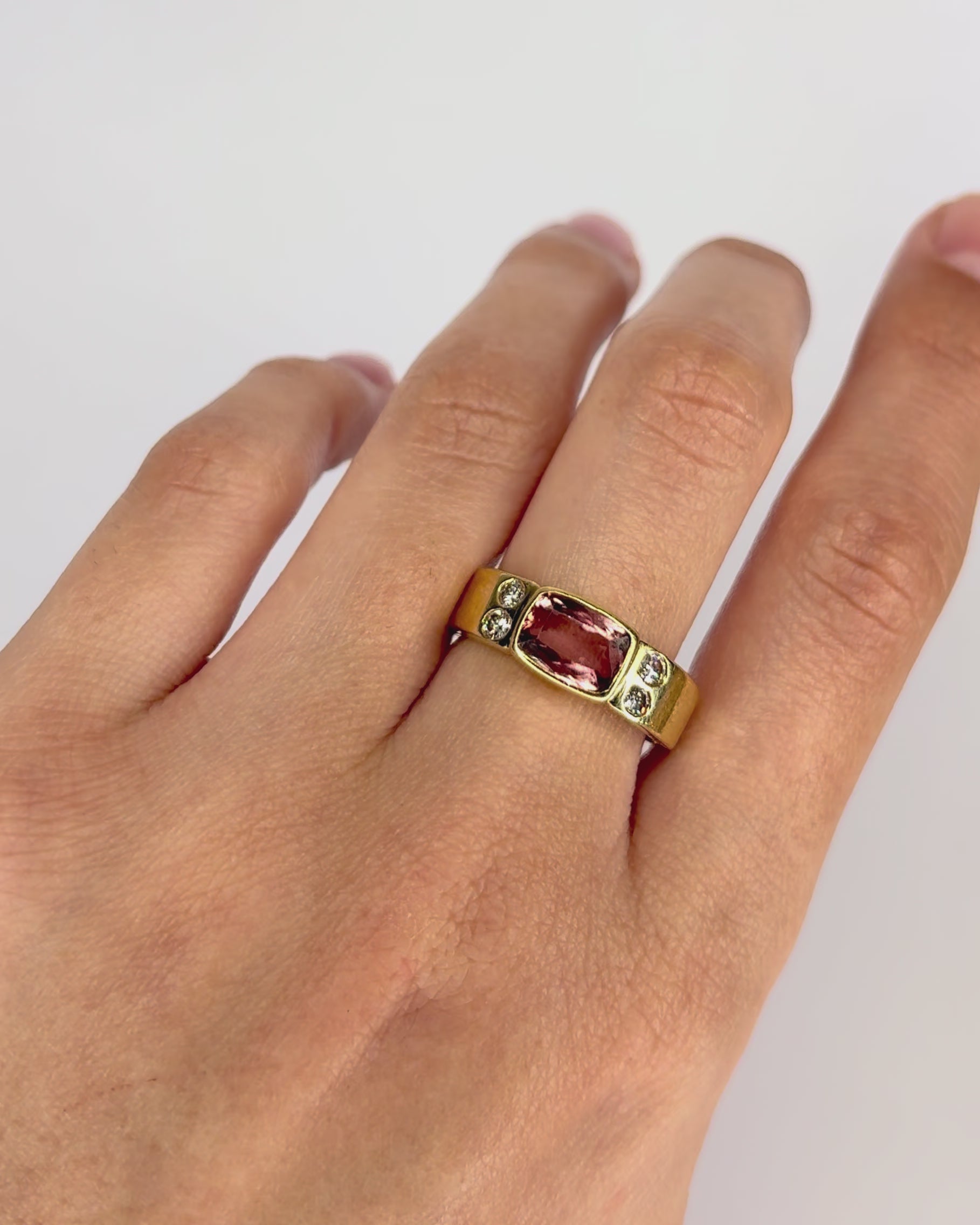 Bague Jonc Topaze Rose 1.90 carat, Diamants &amp; Or 4,06g "Malou"