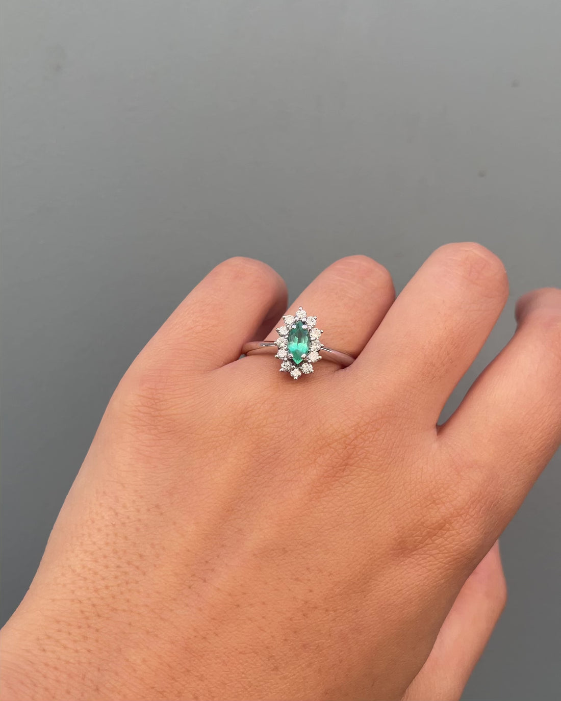 Bague Marguerite Emeraude 0.80 carat & Diamants "Adéla"