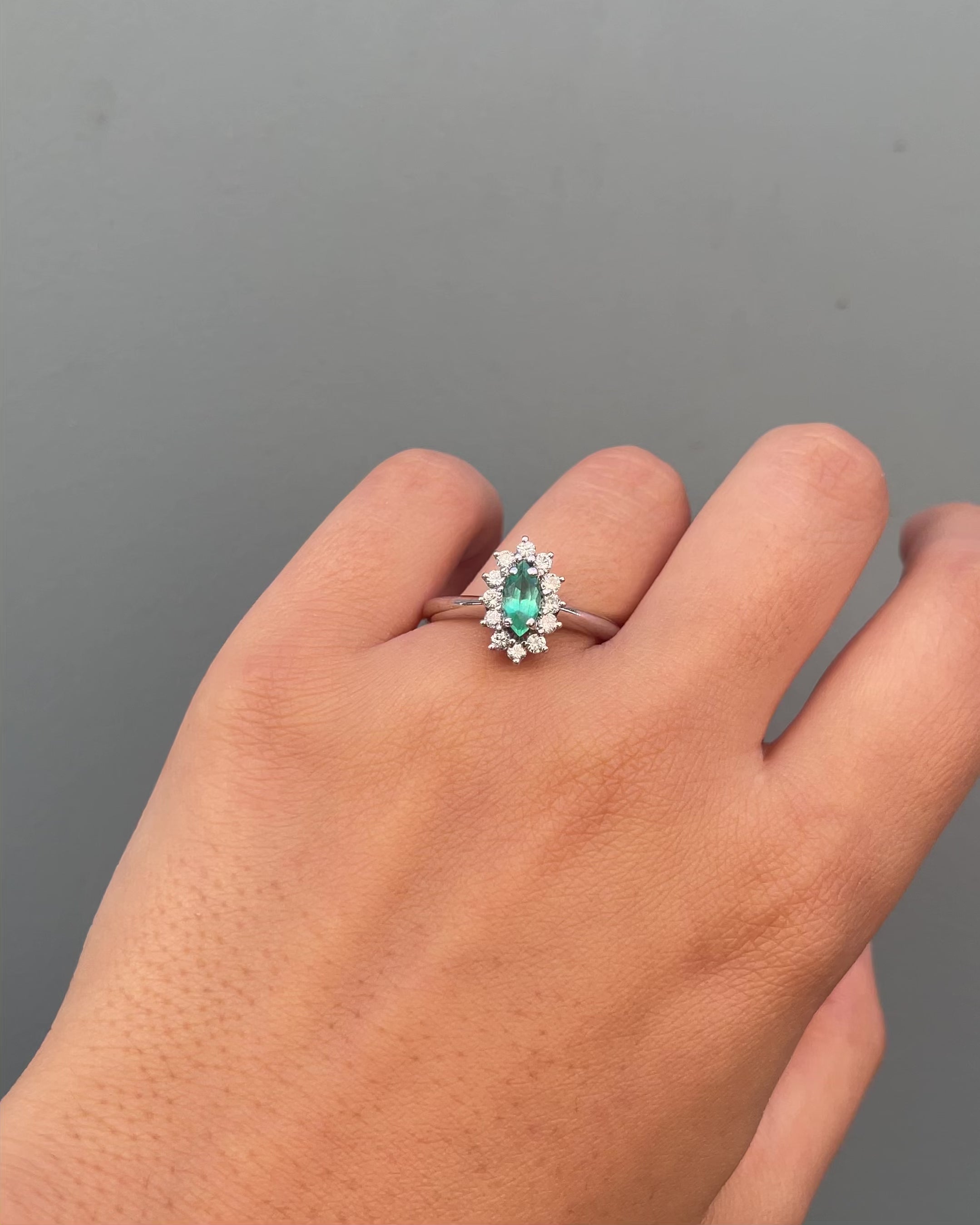 Marguerite Emerald 0.80 carat &amp; Diamonds Ring "Adéla"