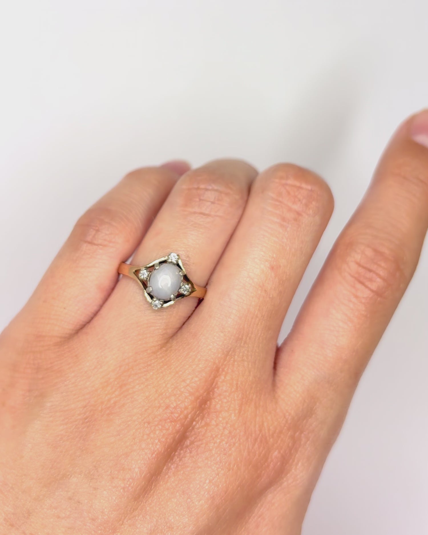 Bague Vintage Saphir Étoilé 1.20 carat &amp; Diamants "Ester"