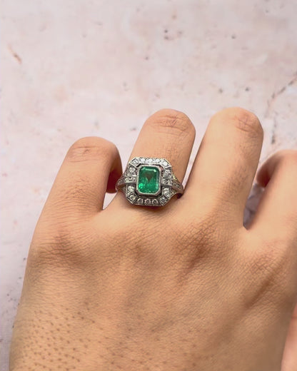 Bague Style Art-Déco Émeraude 1.40 carat &amp; Diamants 0.56 carat "Chloé"