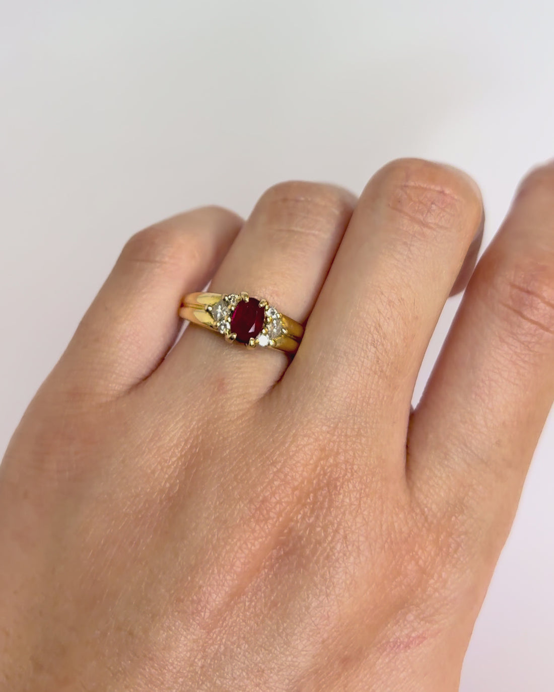 Bague Jonc Trilogie Rubis 0.50 carat &amp; Diamants "Maya"