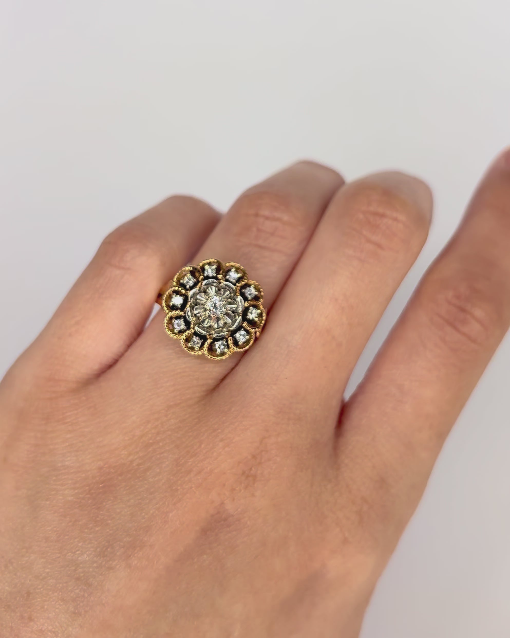 Daisy Diamond Ring 0.30 carat "Olivia"