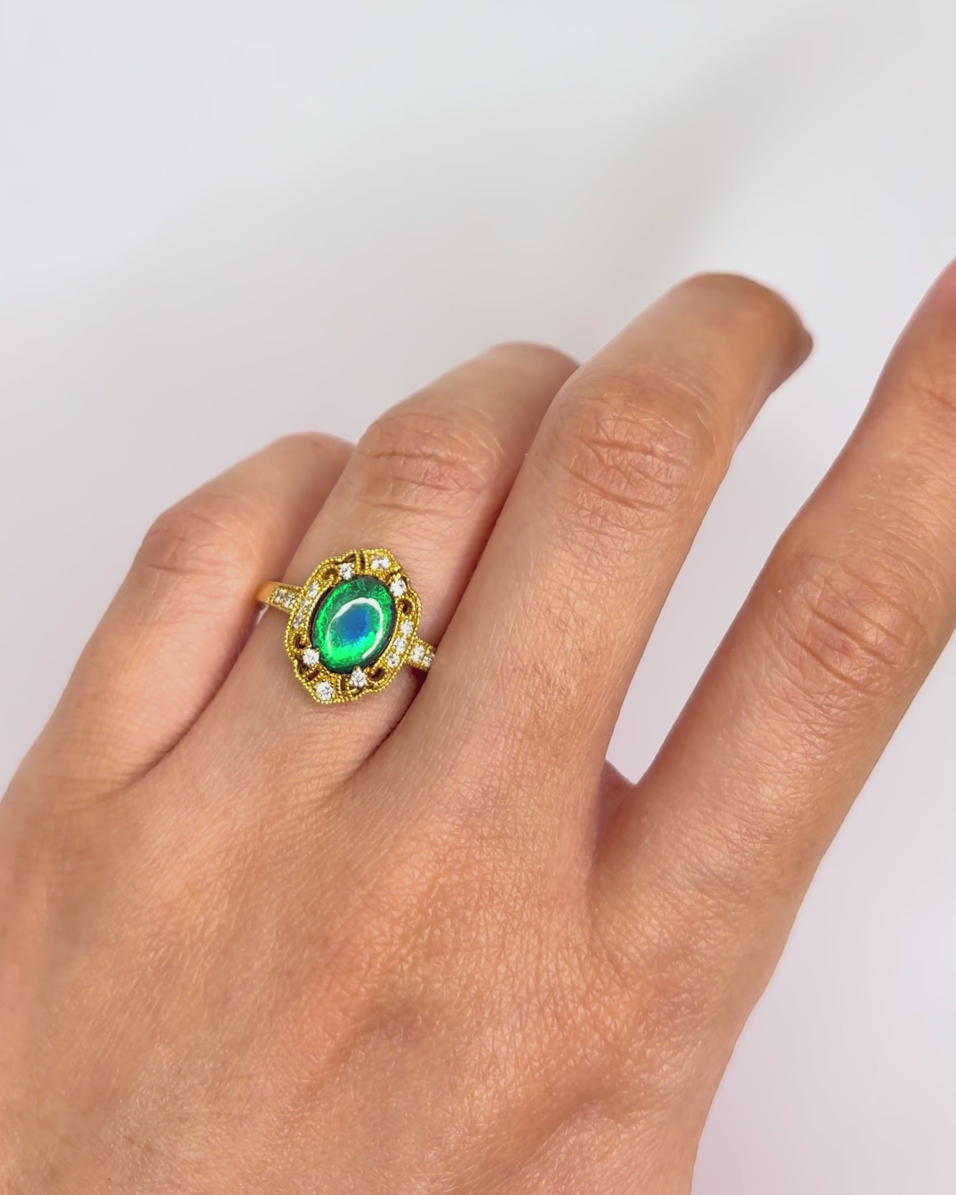 Bague Style Art Nouveau Opale Noire 0.81 carat &amp; Diamants "Cléophée"