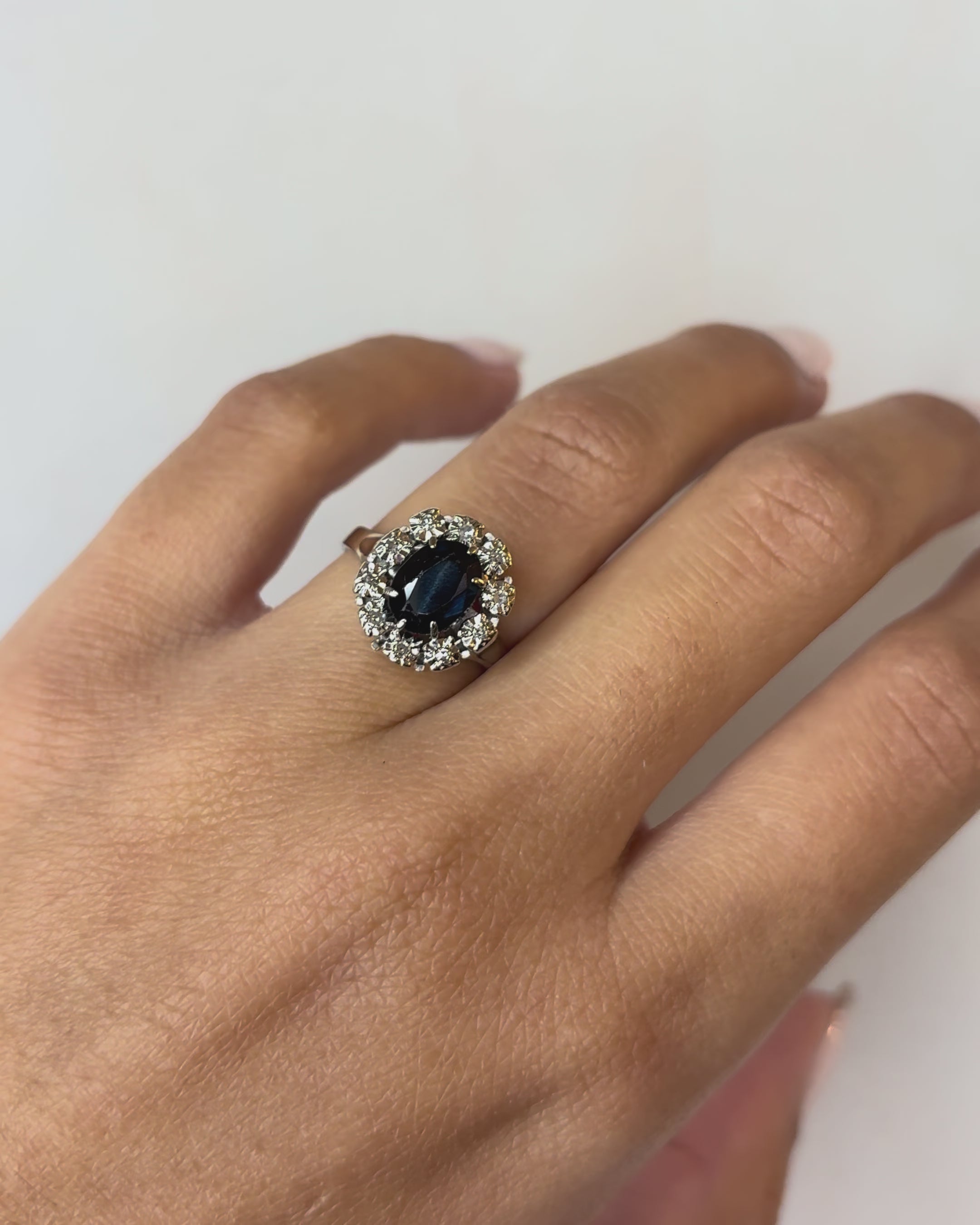 Anillo Margarita Zafiro 1.60 quilates y Diamantes "Manna"
