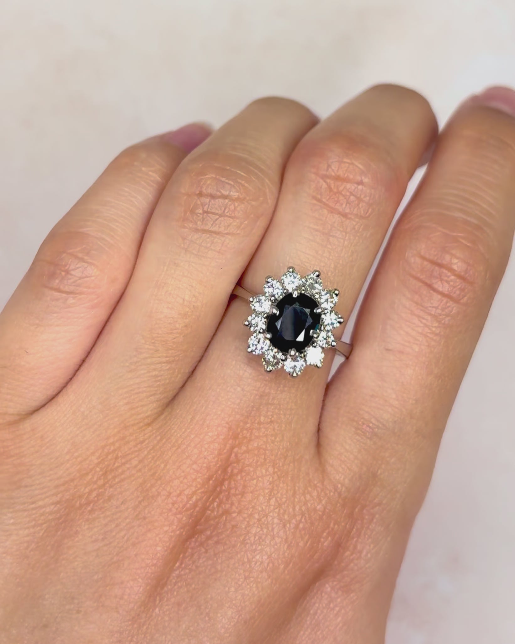 Bague Marguerite Saphir 1.80 carat &amp; Diamants 0.96 carat "Marjorie"