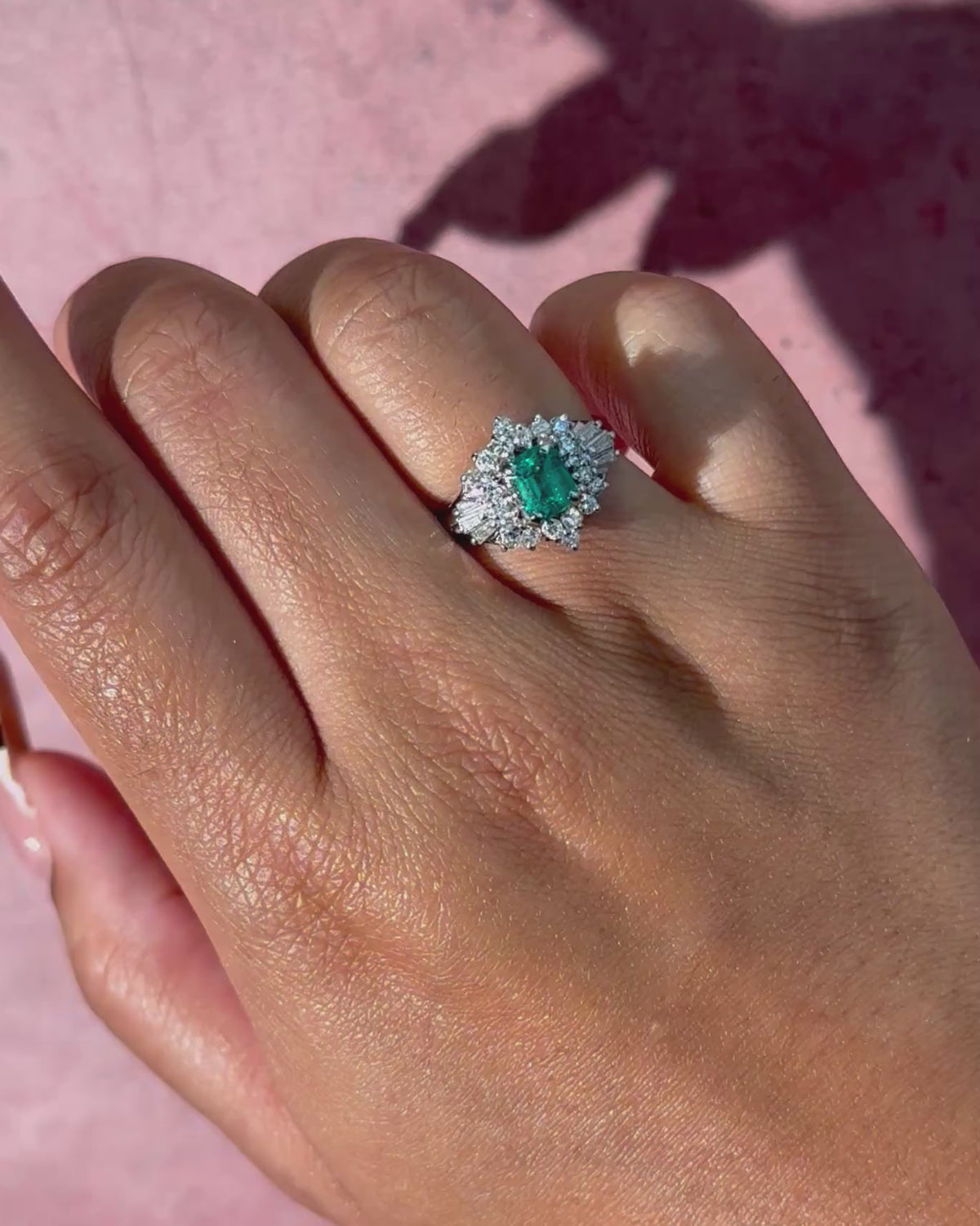 Bague Marguerite Émeraude Colombienne 0.81 carat &amp; Diamants 0.39 carat "Laetitia"
