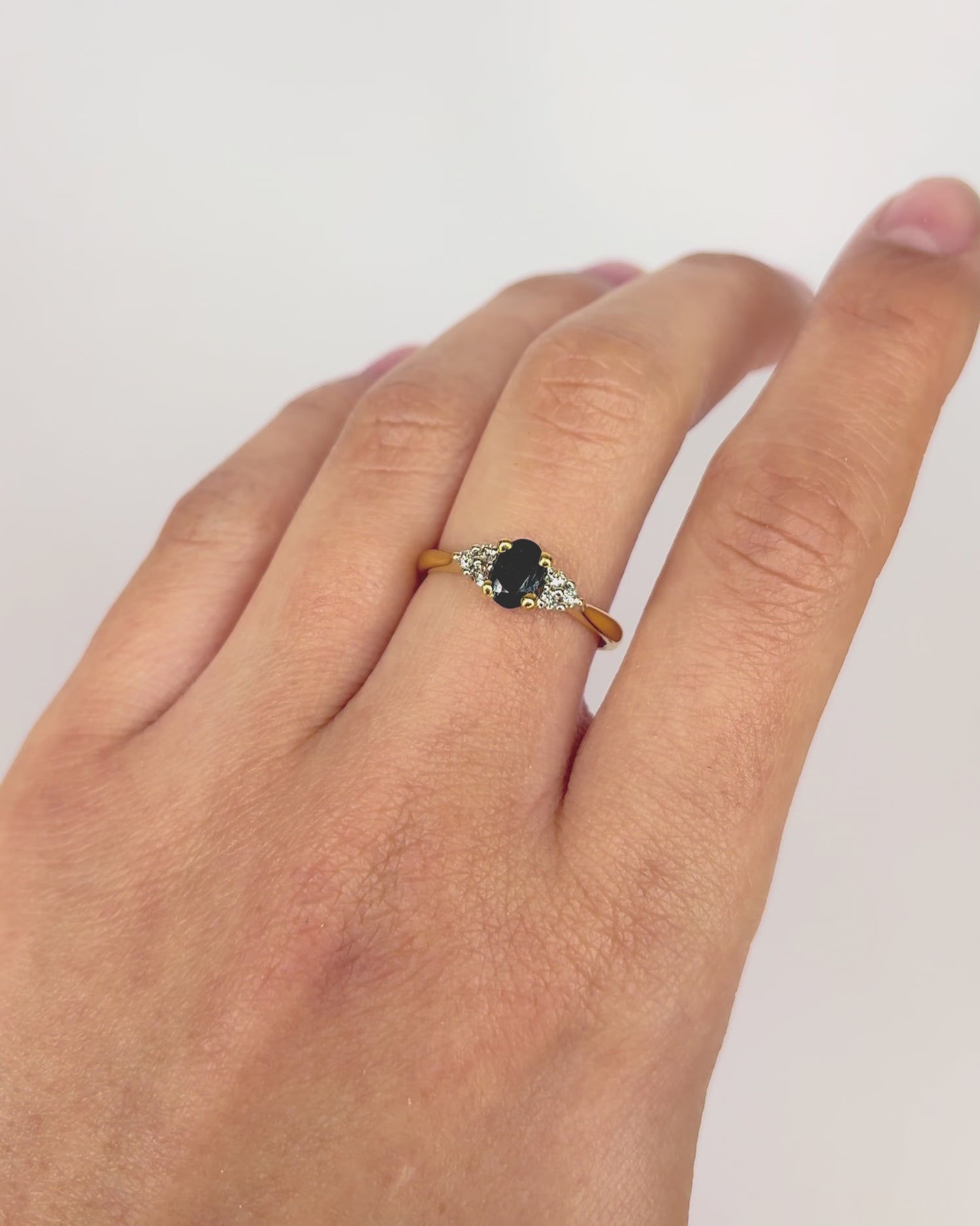 Anillo Trilogía Zafiro y Diamantes "Lya"