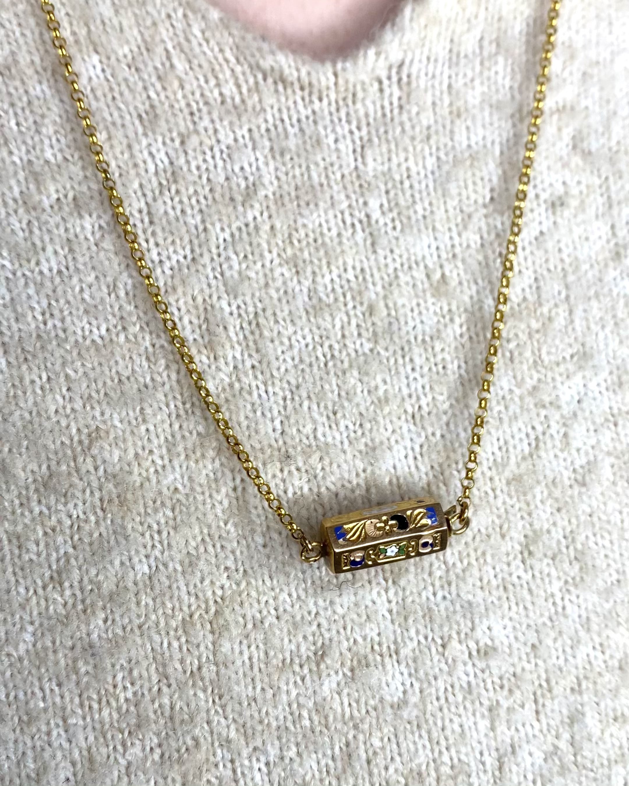 Collier victorien capsule émaillée &amp; or Jaune 18 carats 4.87 g "Sabine"