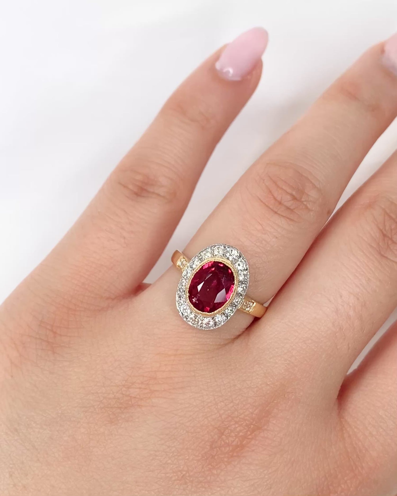 Anillo estilo Art Déco Turmalina Rubelita 1.60 quilates y Diamantes "Dalia"