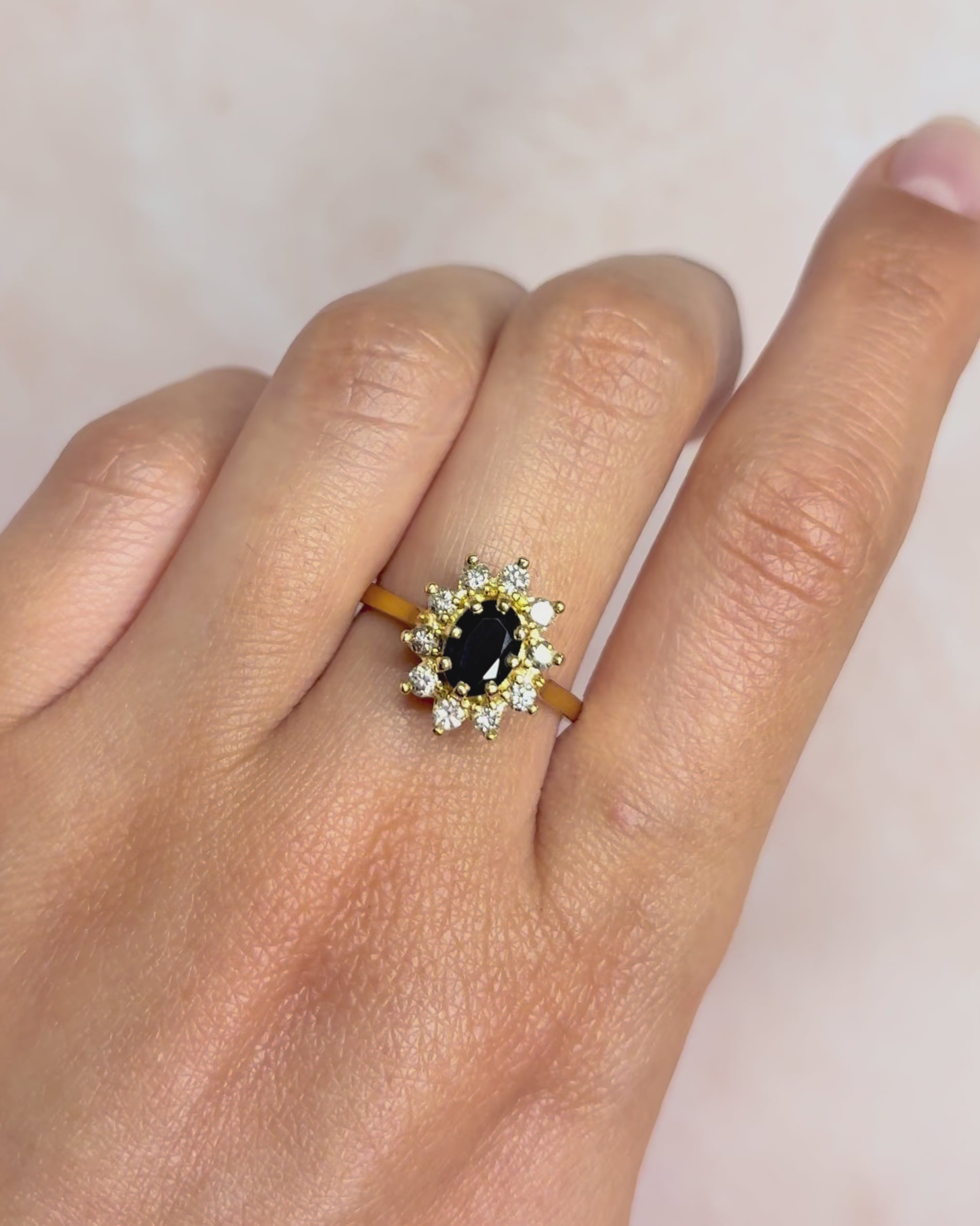 Anillo Marguerite Zafiro 0,80 quilates y Diamantes 0,40 quilates "Paulette"