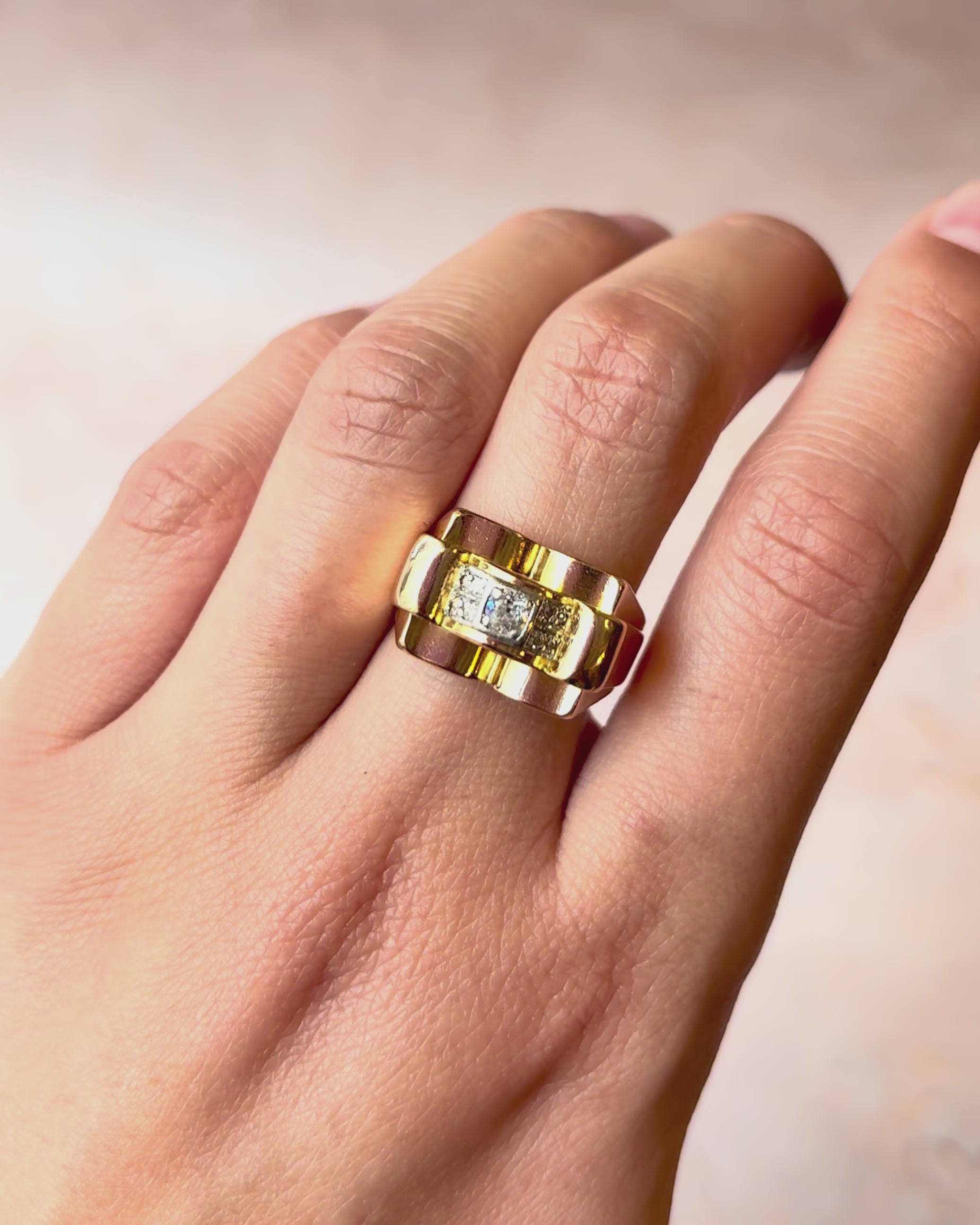 Anillo Tank Diamantes 0,20 quilates, Platino y Oro Amarillo 18 quilates 6g "Claudine"