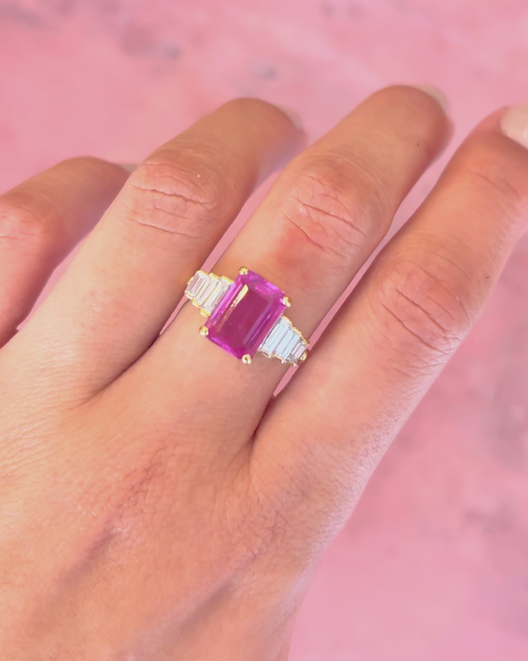 Bague Trilogie Saphir Rose 3.27 carats &amp; Diamants 0.60 carat 4.95g "Ermi"