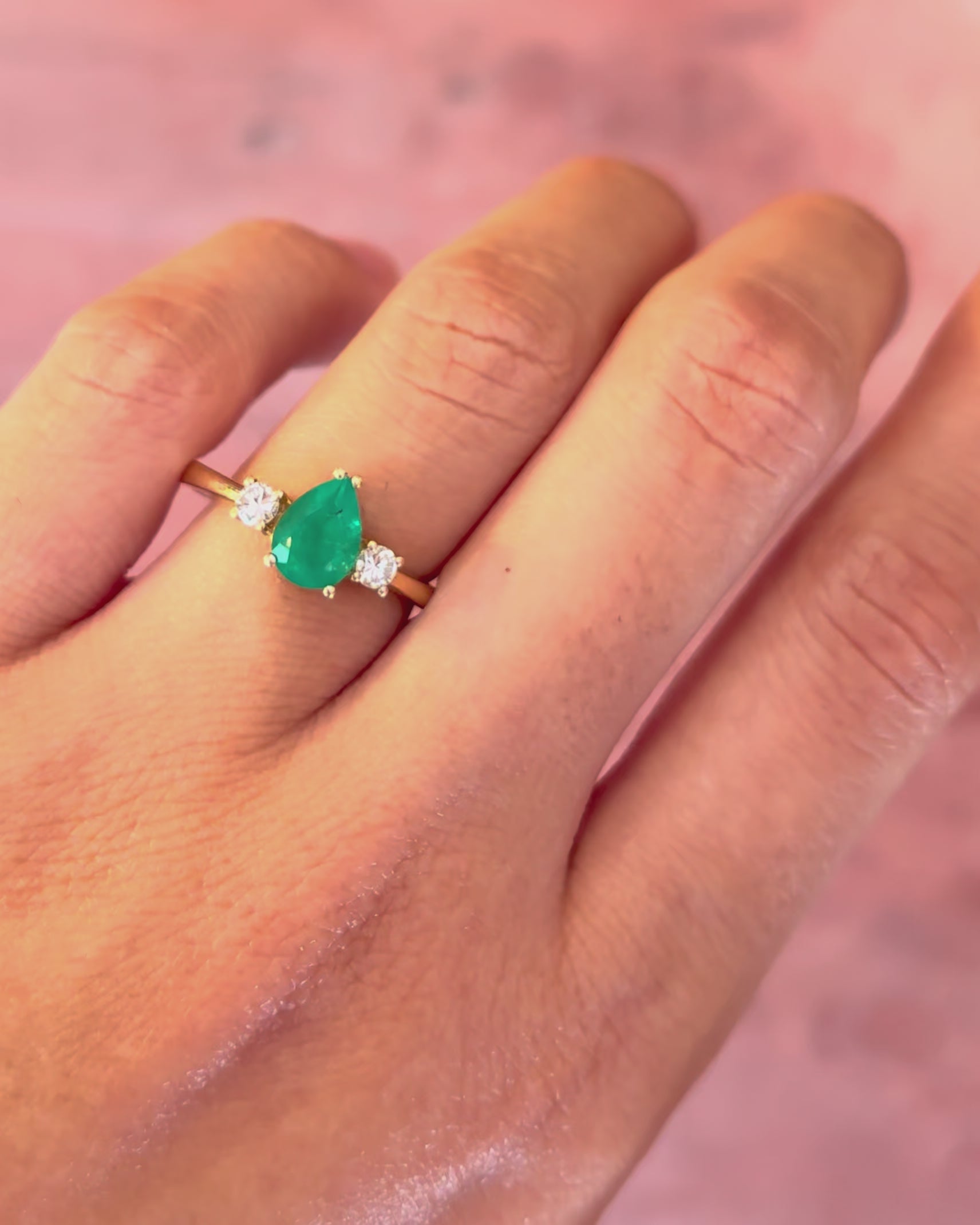 Bague Trilogie Émeraude 1.31 carat &amp; Diamants "Naomé"