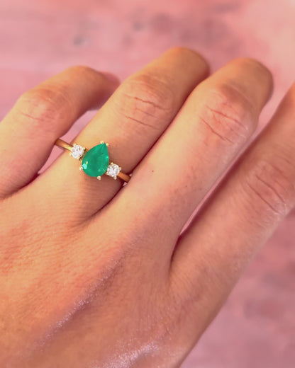 Bague Trilogie Émeraude 1.31 carat &amp; Diamants "Naomé"