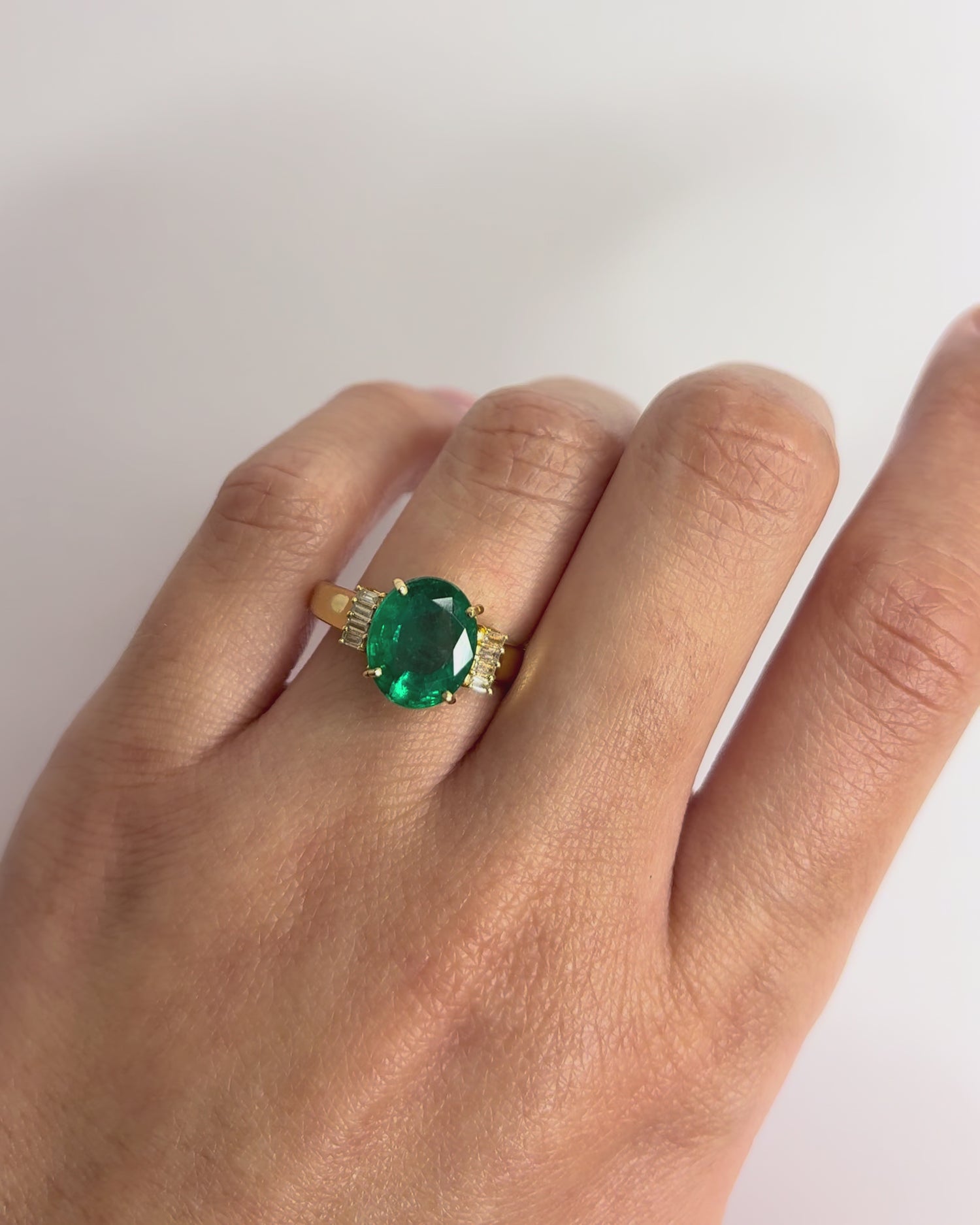 Bague Trilogie Émeraude 3.17 carats &amp; 8 Diamants "Lyséa"