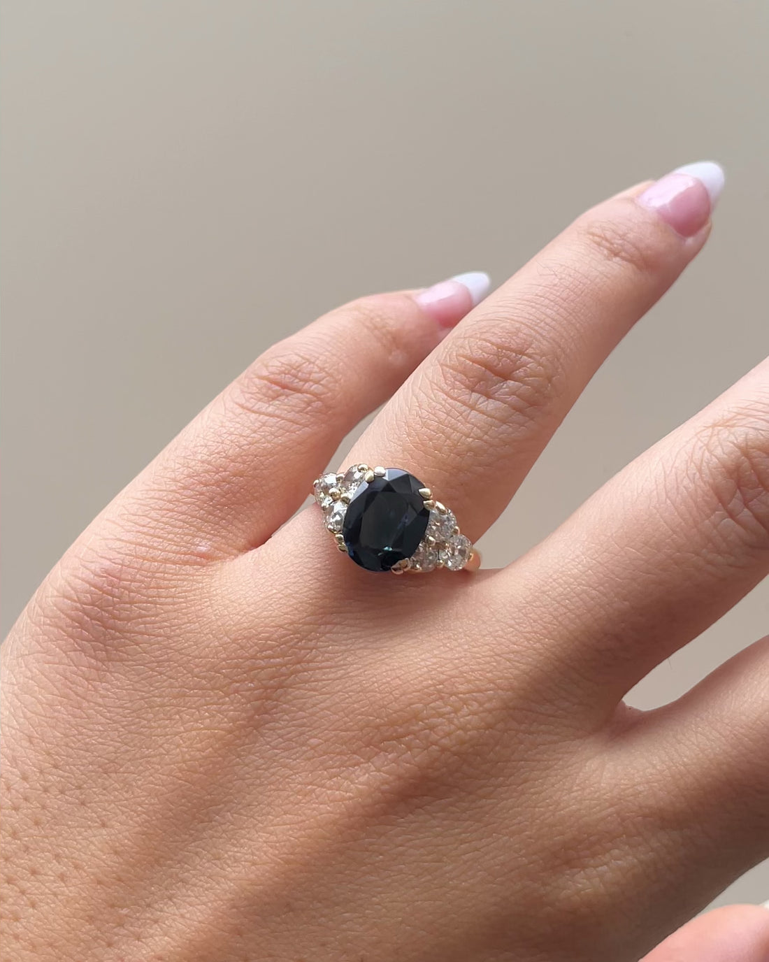 Bague Trilogie Saphir 3.40 carats &amp; Diamants &quot;Erika&quot;