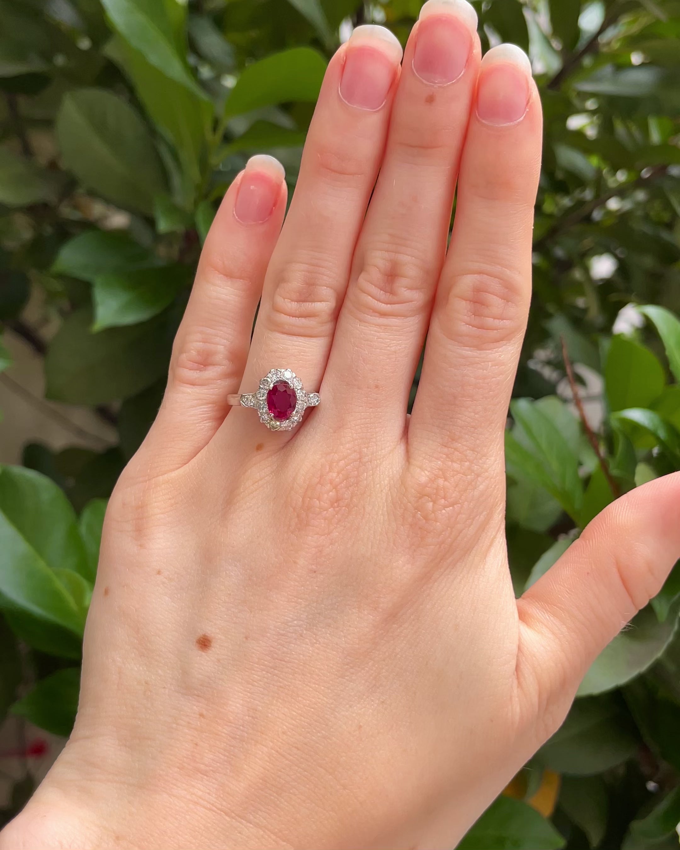 Anillo Margarita Rubí 1 quilate y Diamantes "Sorynelle"