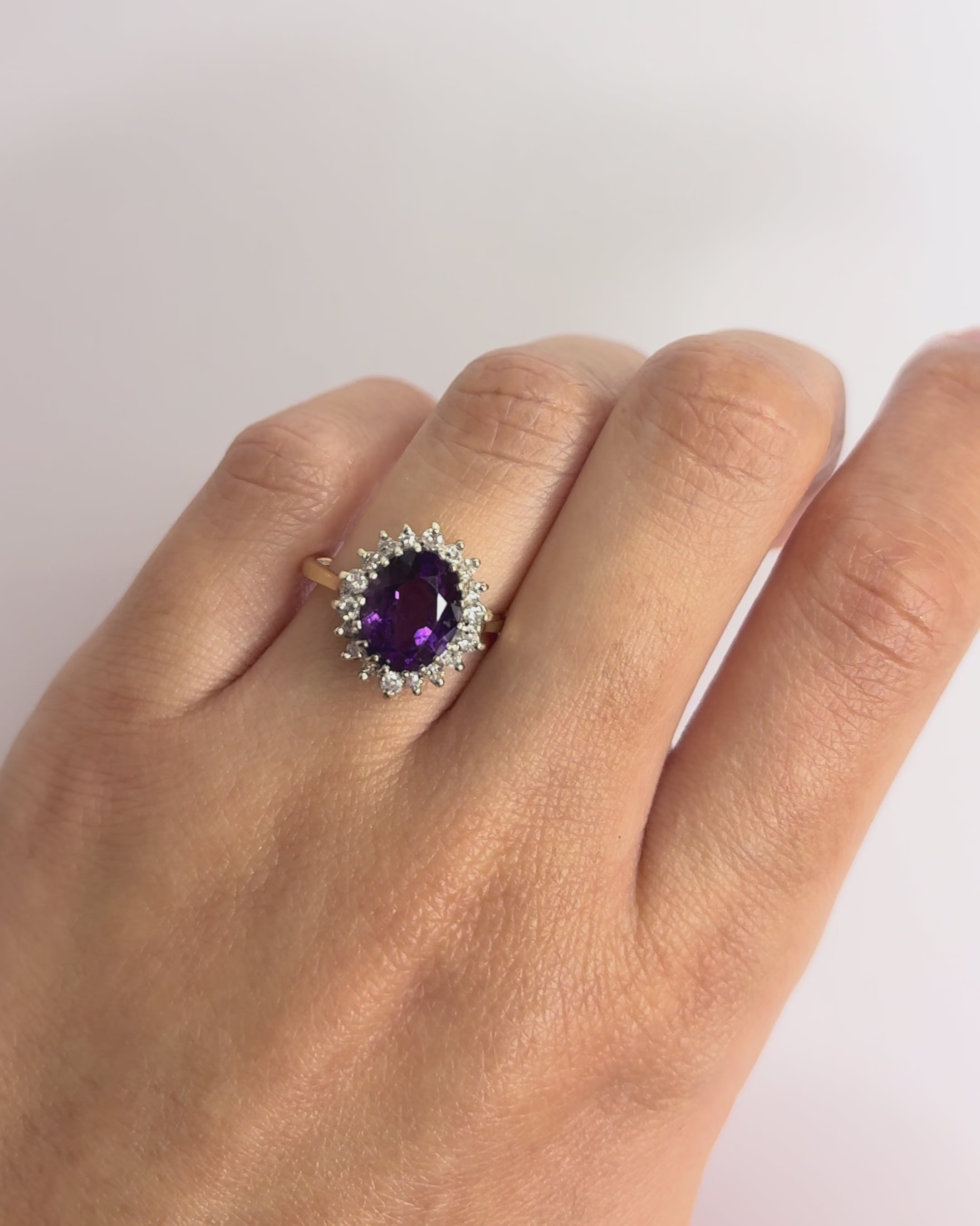 Bague Marguerite Améthyste 2.40 carats &amp; 18 Diamants "Sam"