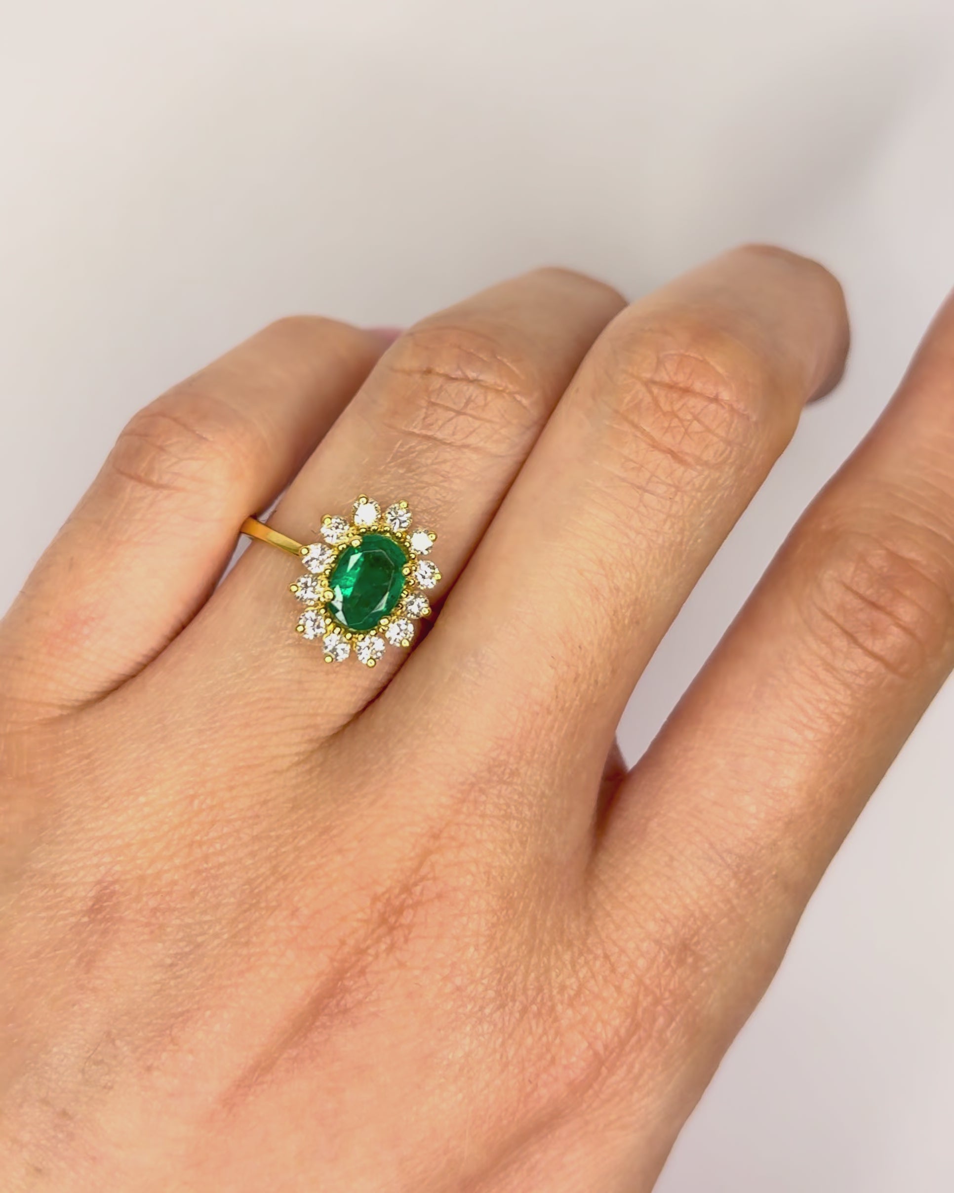 Bague Marguerite Émeraude 0.54 carat &amp; Diamants 0.36 carat "Margrethe"