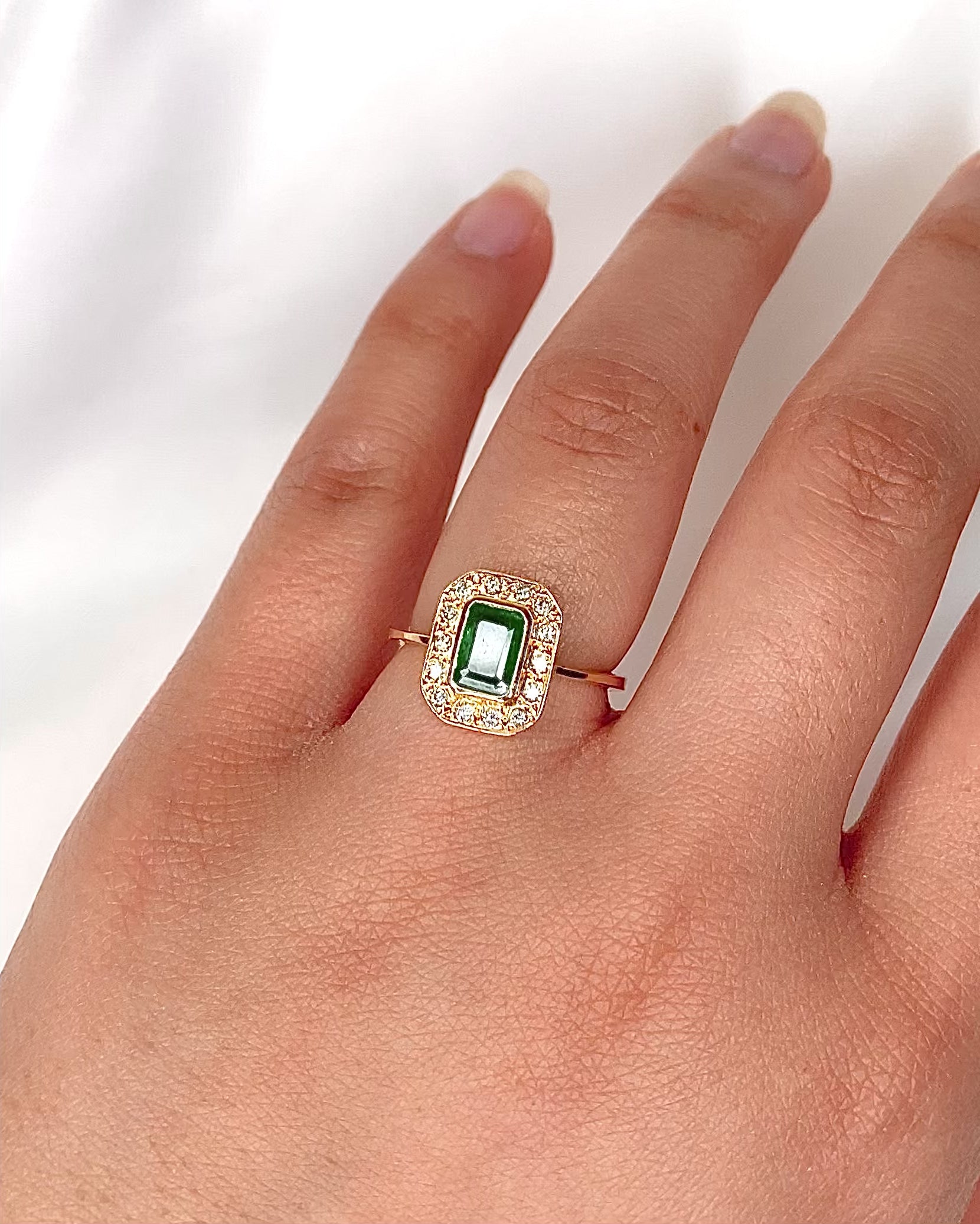 Bague Style Art Déco Émeraude 0.75 carat &amp; Diamants "Clémence"