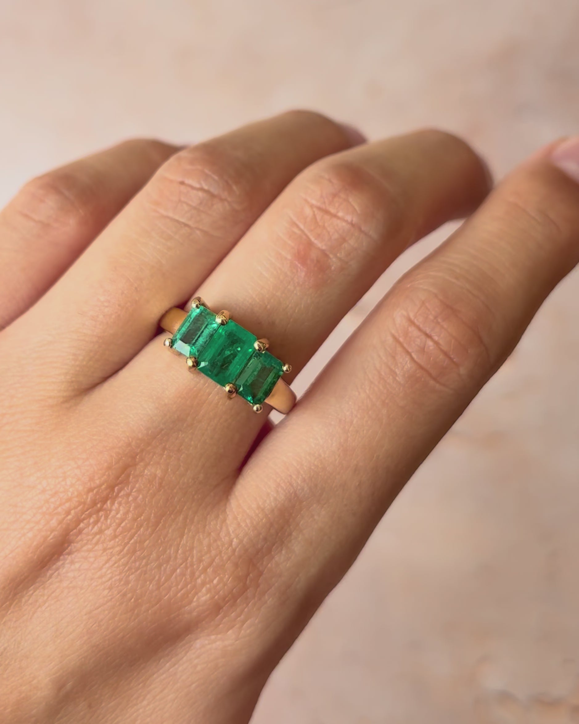 Bague Trilogie Émeraudes 2.40 carats "June"
