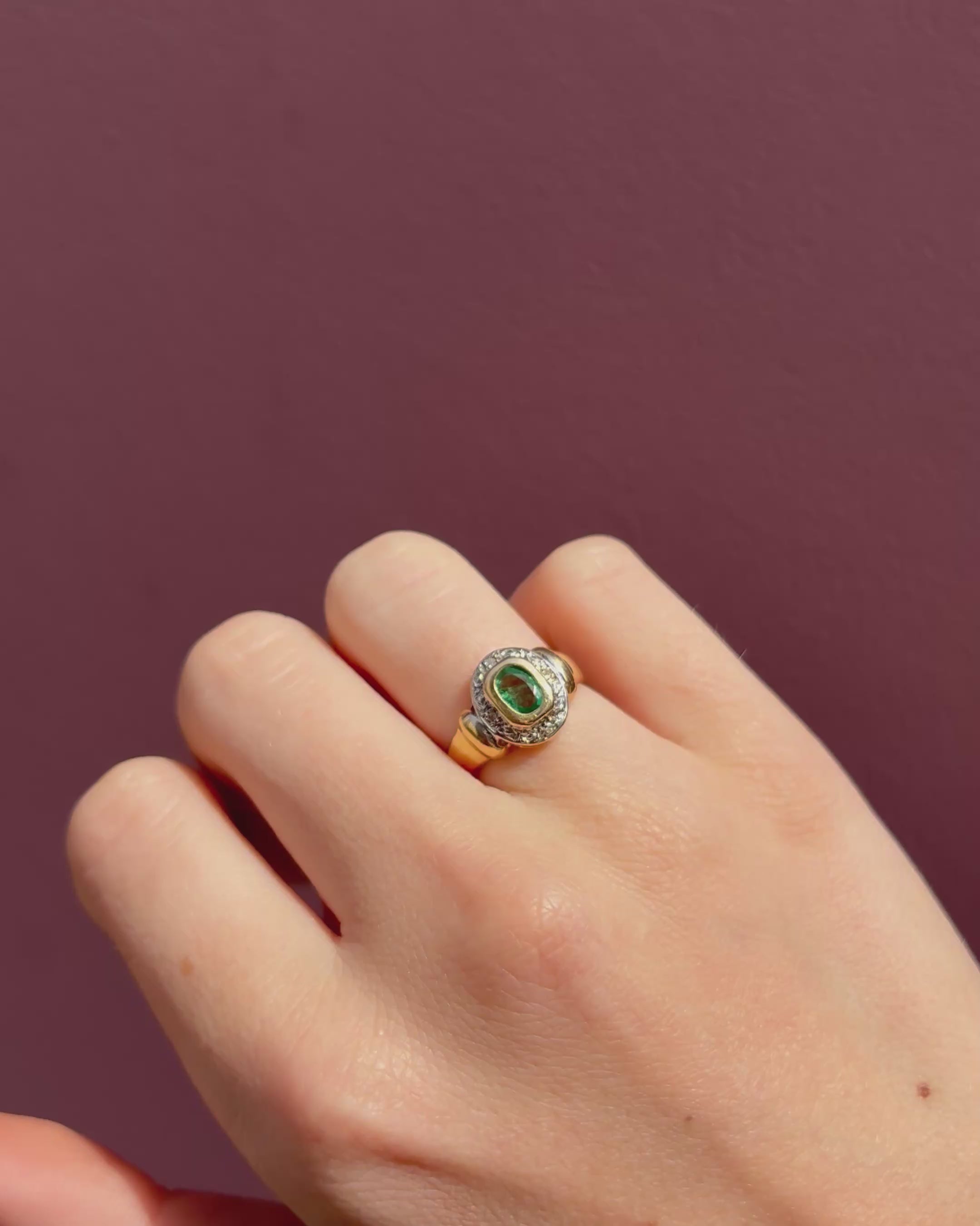 Anillo de banda esmeralda 0.40 quilates y diamantes "Clémence"