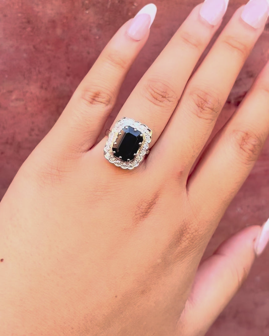 Anillo Marguerite Zafiro 4,40 quilates y Diamantes 0,40 quilates 5,95 g "Ariana"
