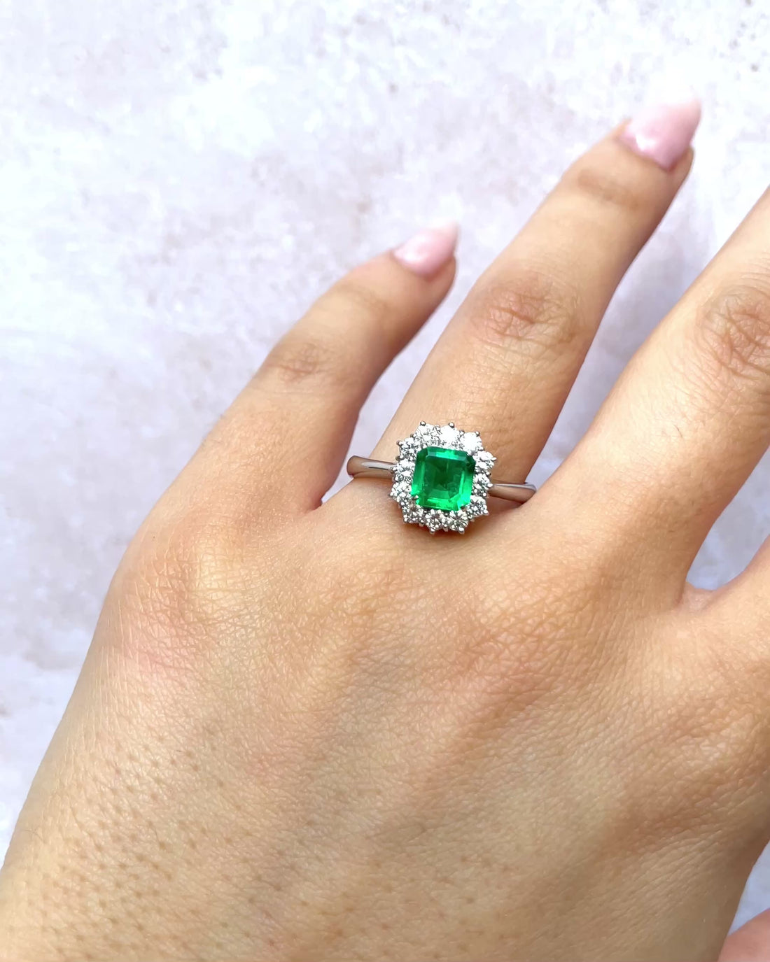 Bague Marguerite Émeraude Colombienne 0.86 carat, Diamants 0.48 carat &amp; Platine 4.82g "Theophanie"