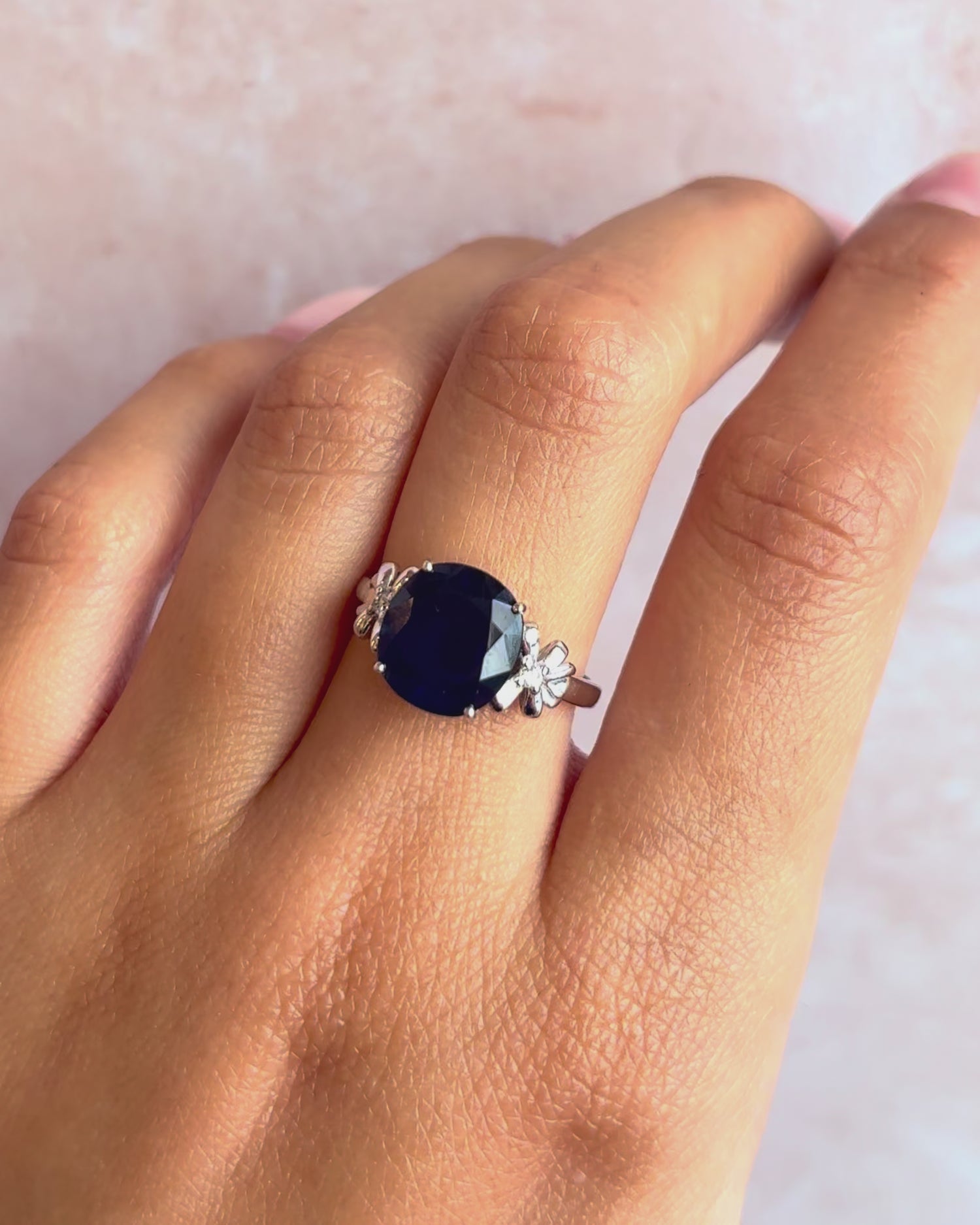 Solitaire Sapphire Ring 4.40 Carats &amp; Diamonds "Camélia"