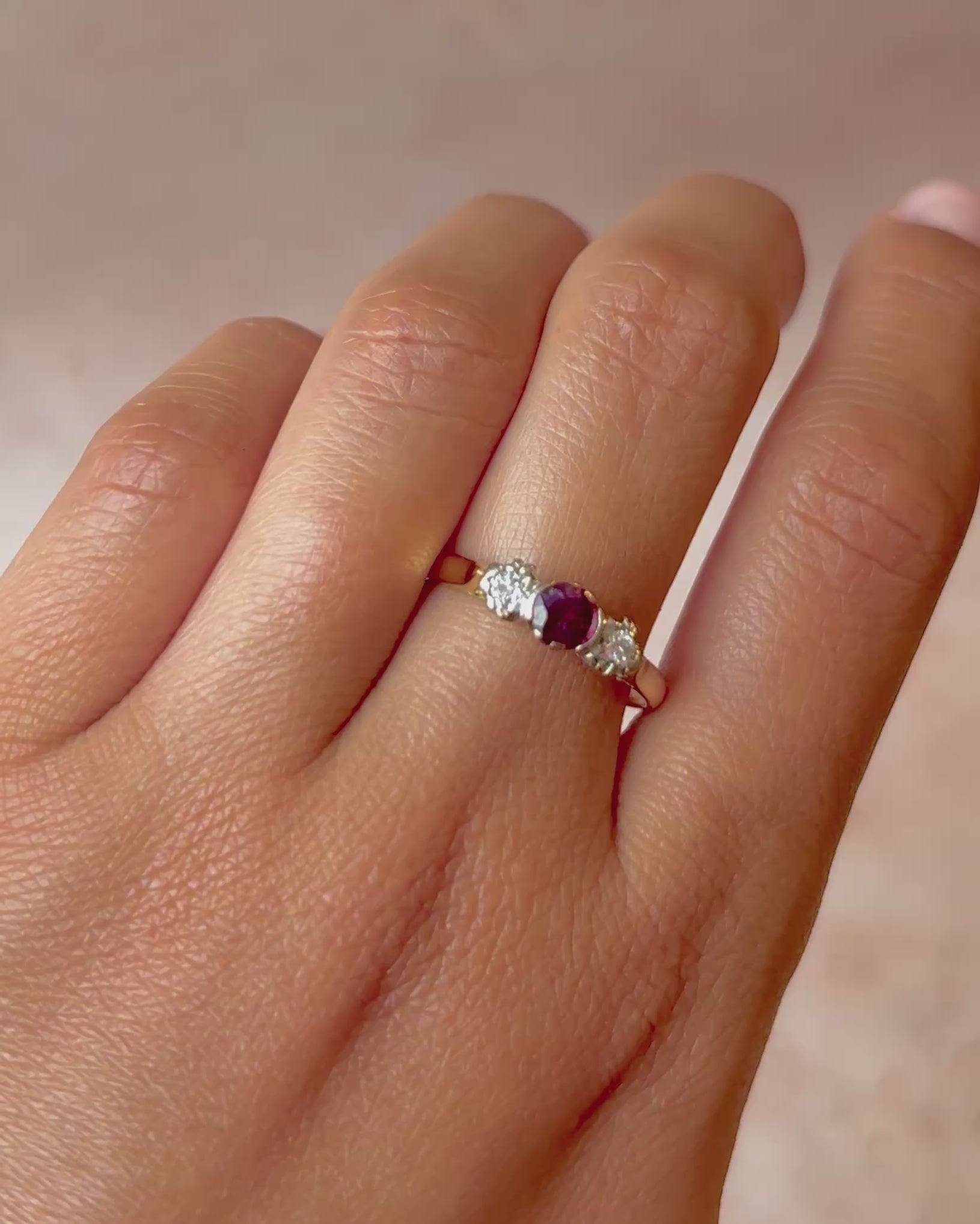 Bague Trilogie Rubis 0.50 carat &amp; Diamants "Vanessa"