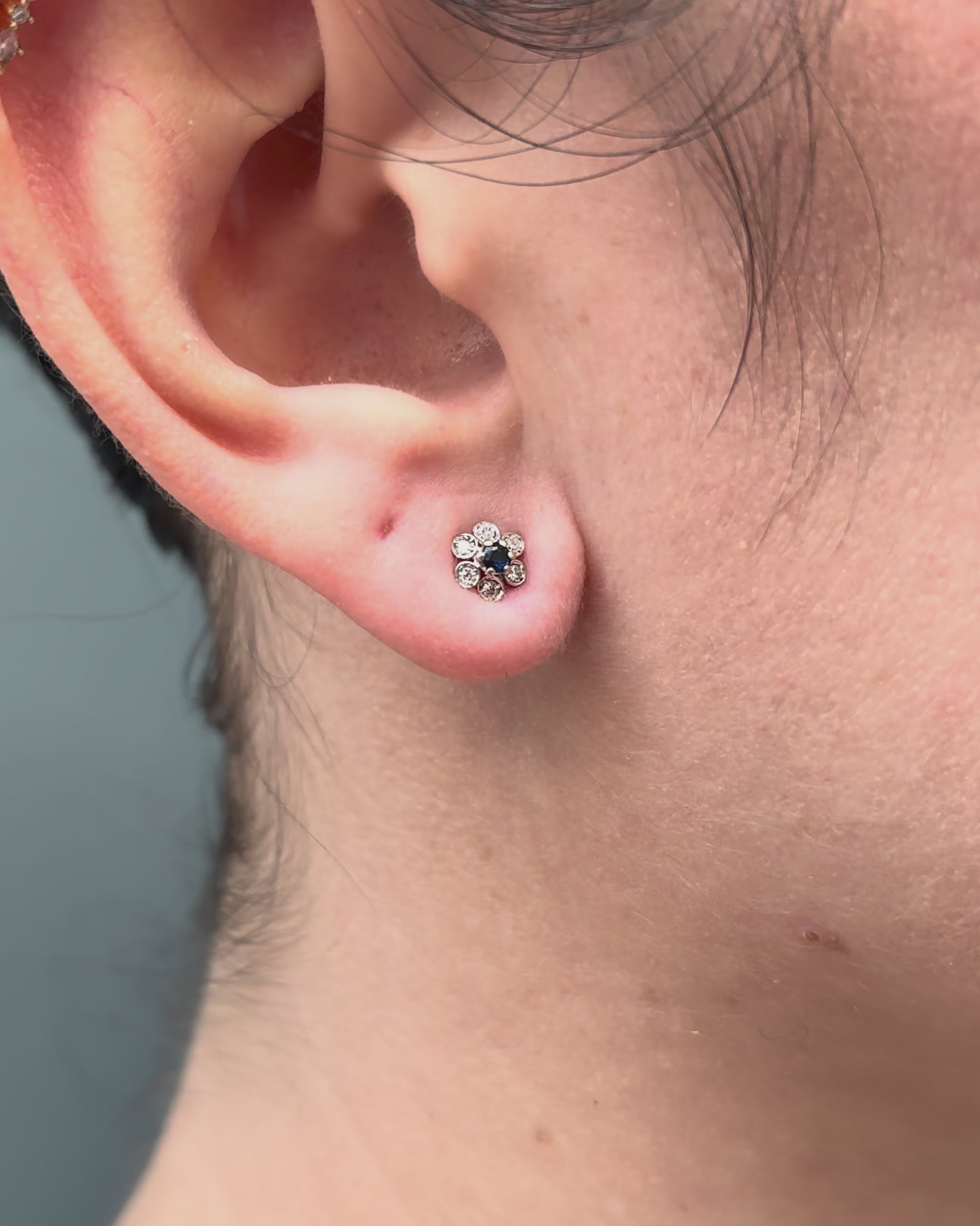 Daisy Stud Earrings Sapphires &amp; 12 Diamonds "Laure"