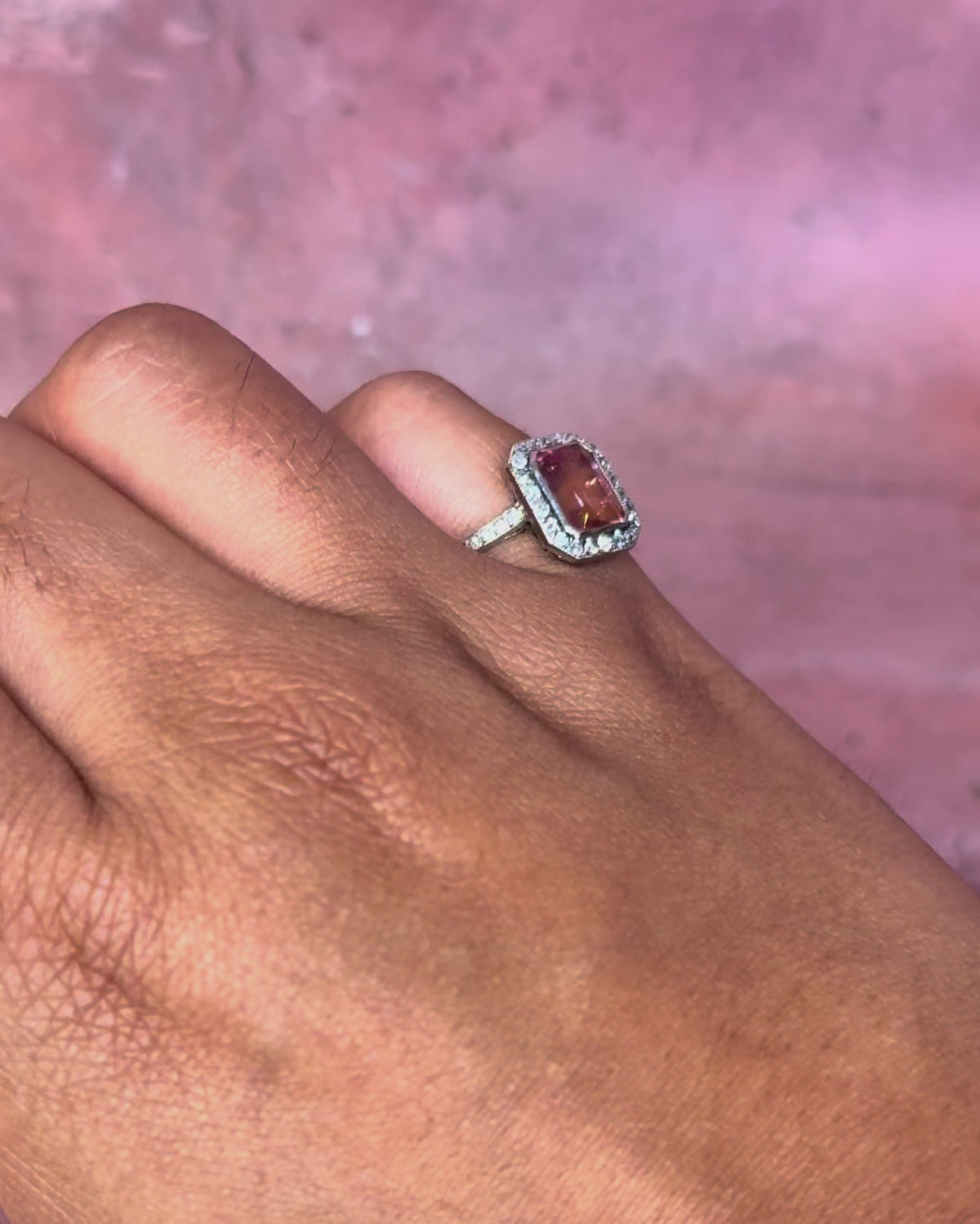 Anillo art déco de turmalina de 2.18 quilates y diamantes «Lauriane»
