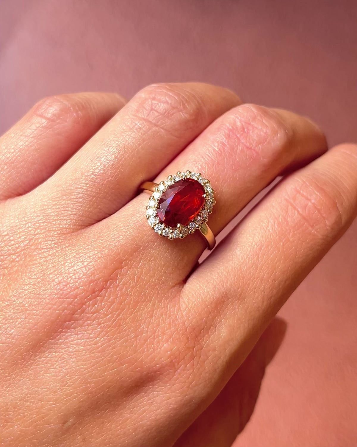 Bague Marguerite Saphir Orange 3.25 carats &amp; Diamants 0.27 carat 4,14g "Elise"