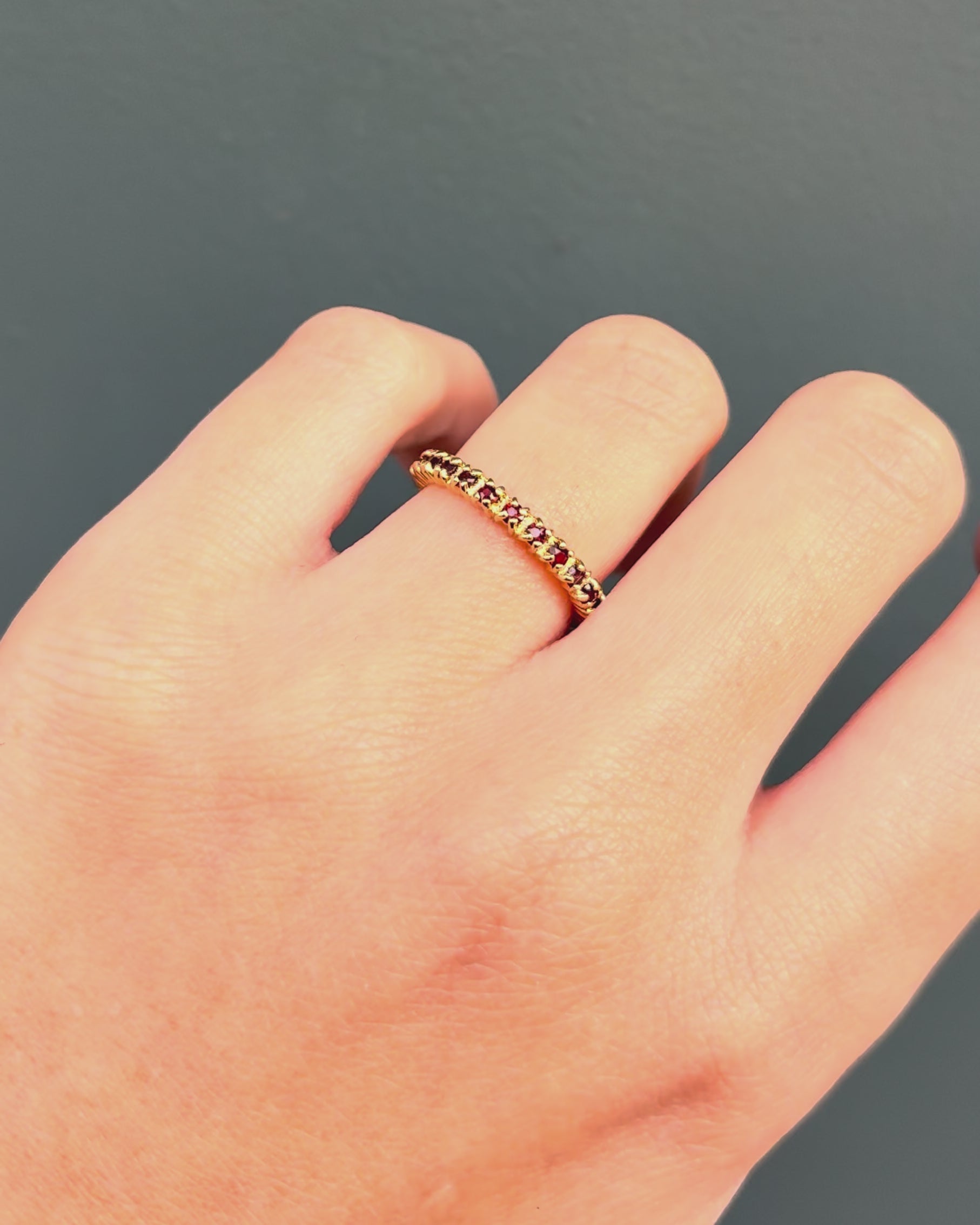 American Alliance 24 Garnets "Ava"